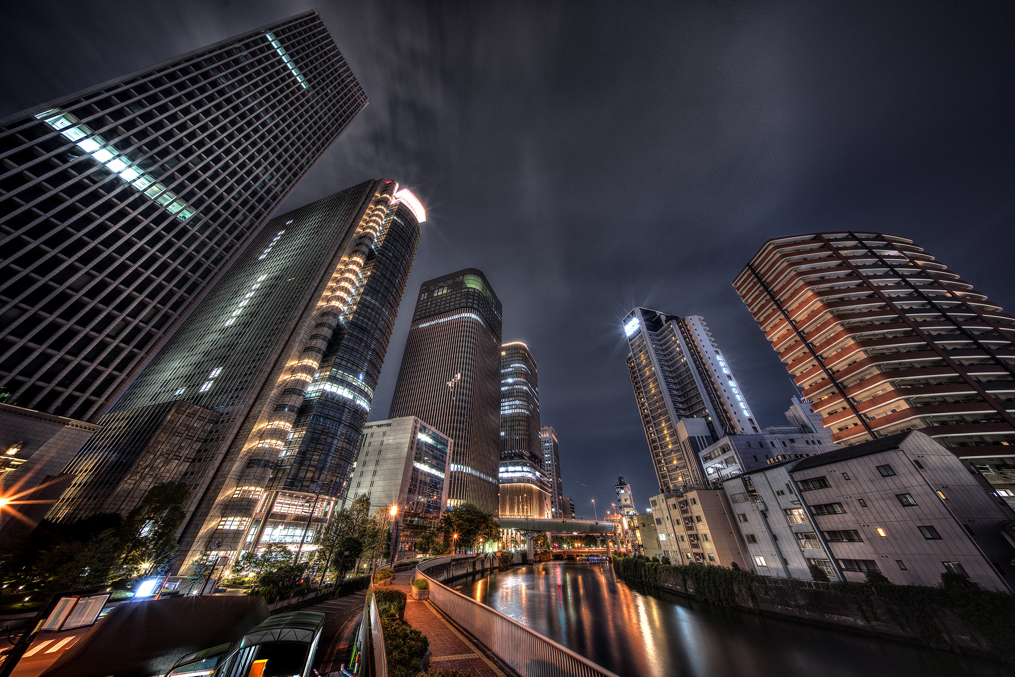 Voigtlander HELIAR-HYPER WIDE 10mm F5.6 sample photo. Night river photography