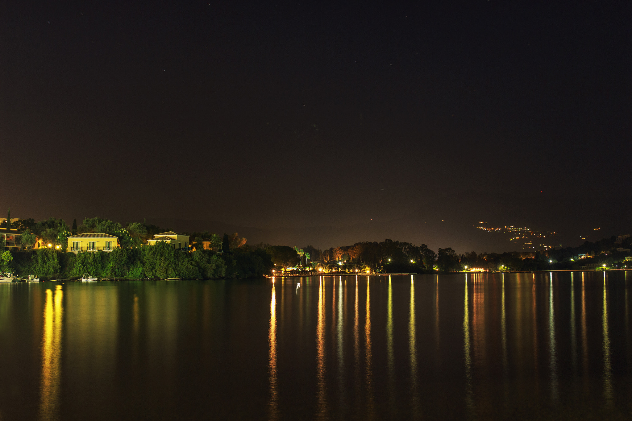 Canon EF 24-70mm F4L IS USM sample photo. Night at gouvia beach photography