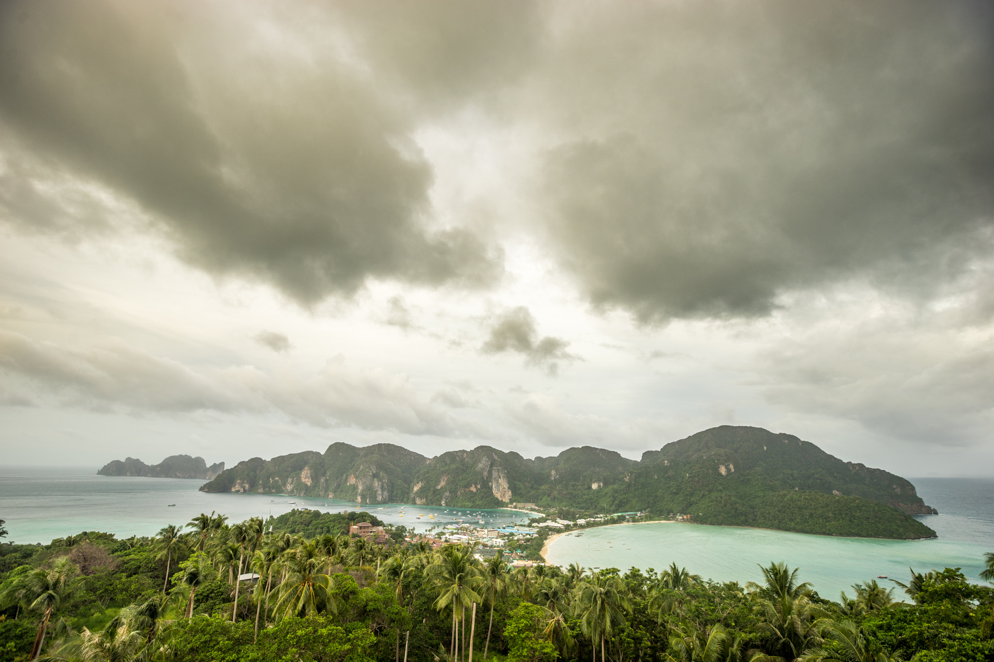 Sony a7 II + Canon EF 16-35mm F2.8L II USM sample photo. Koh phi phi island photography