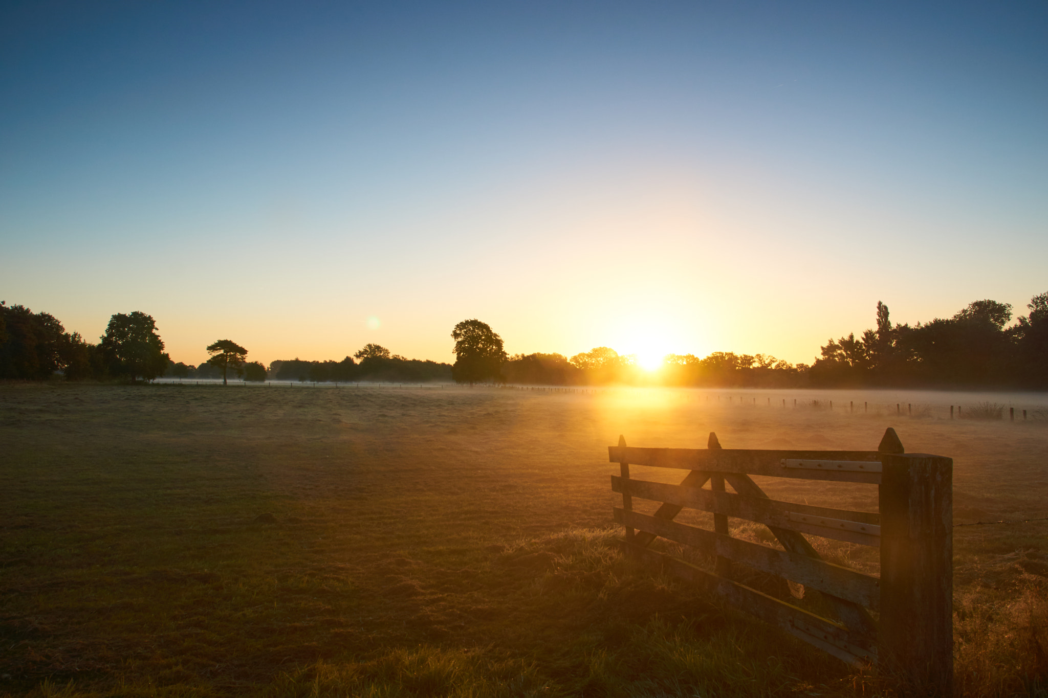 Sony SLT-A65 (SLT-A65V) + Sigma 17-70mm F2.8-4 DC Macro HSM sample photo. Sunrise @merkske photography