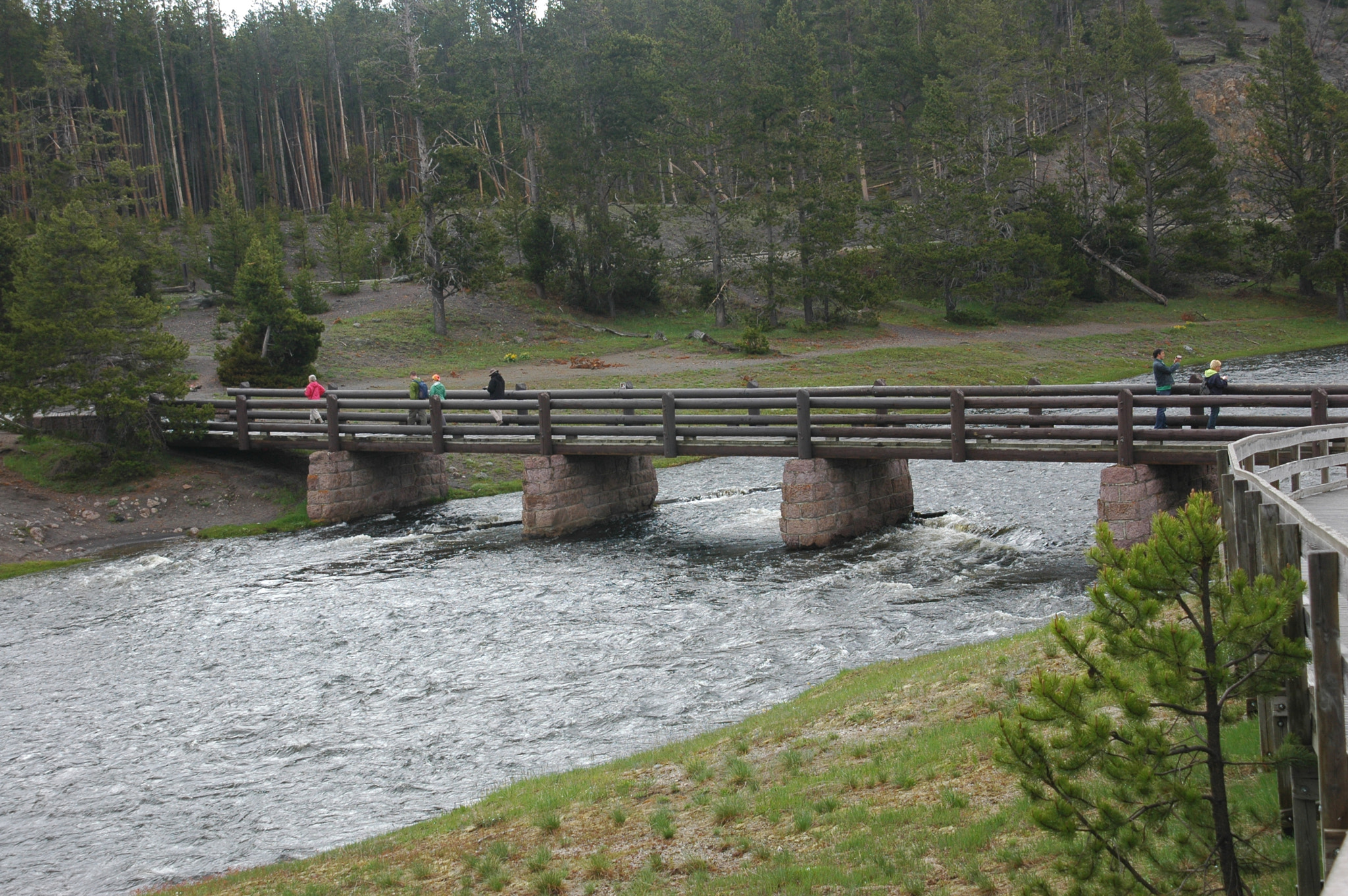 AF Zoom-Nikkor 24-120mm f/3.5-5.6D IF sample photo. Bridge over a creek photography