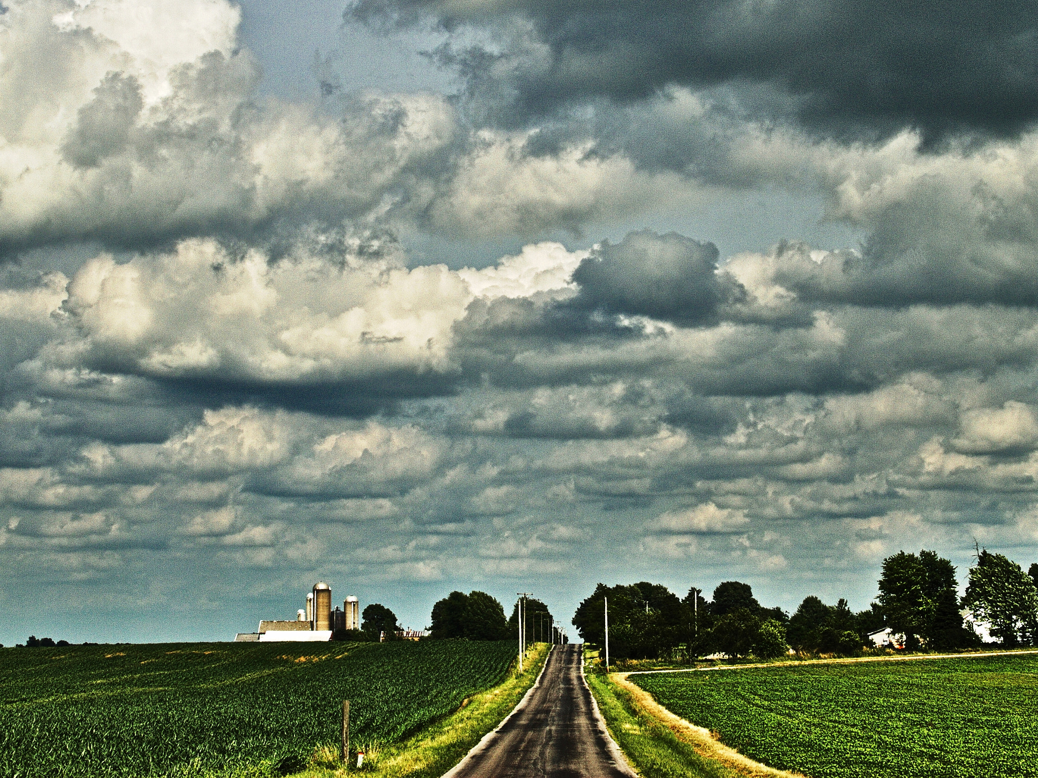Nikon D200 + Nikon AF-S DX Nikkor 35mm F1.8G sample photo. Country road photography