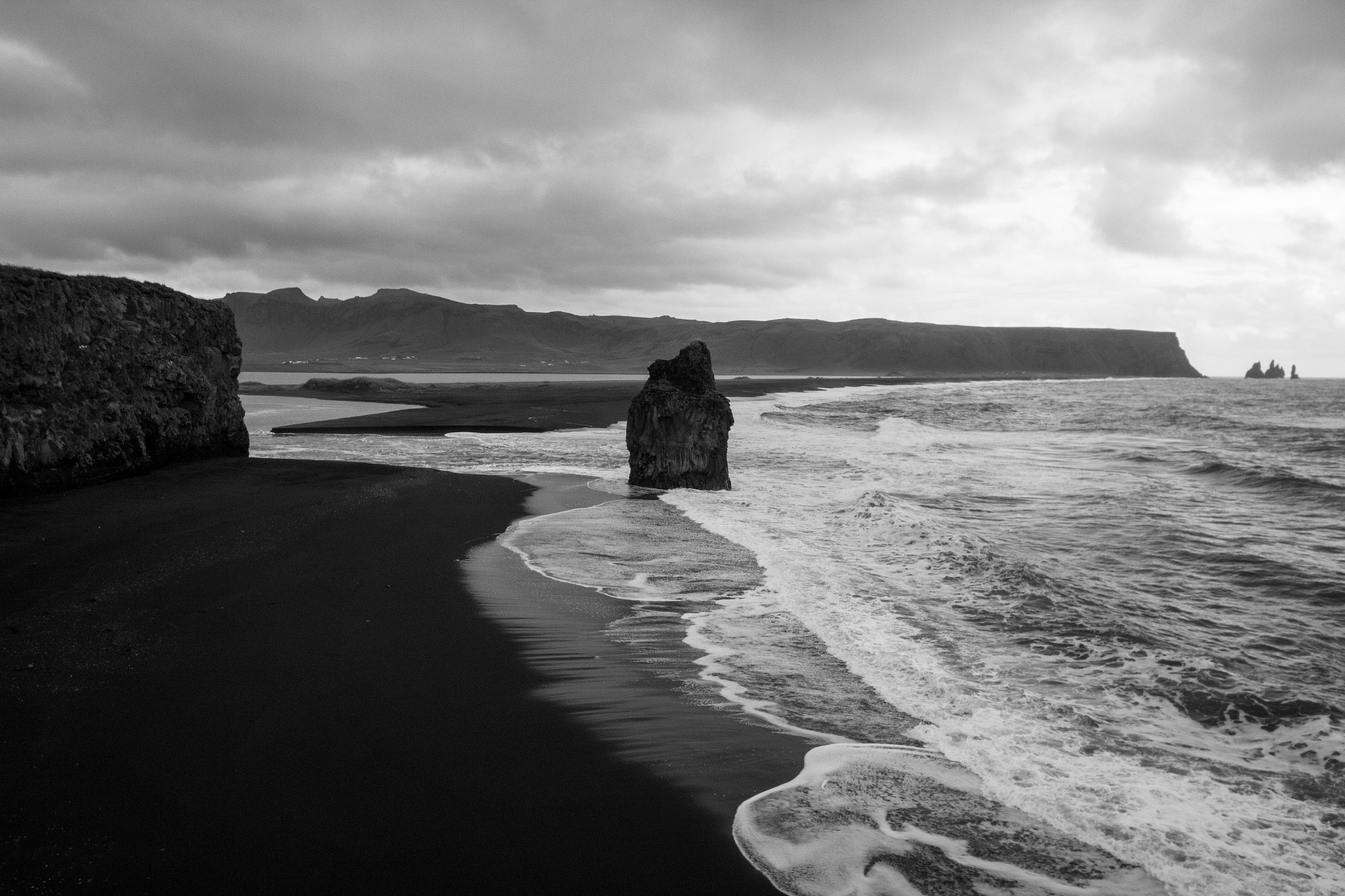 Sigma 8-16mm F4.5-5.6 DC HSM sample photo. Dyrholaey beach photography