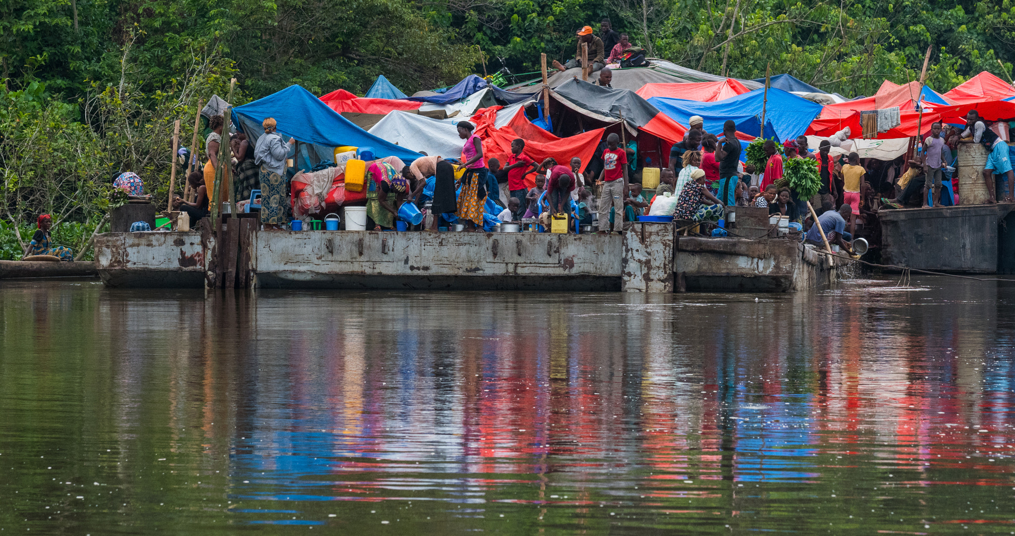 Nikon AF-S Nikkor 70-200mm F4G ED VR sample photo. Daily life on the river photography