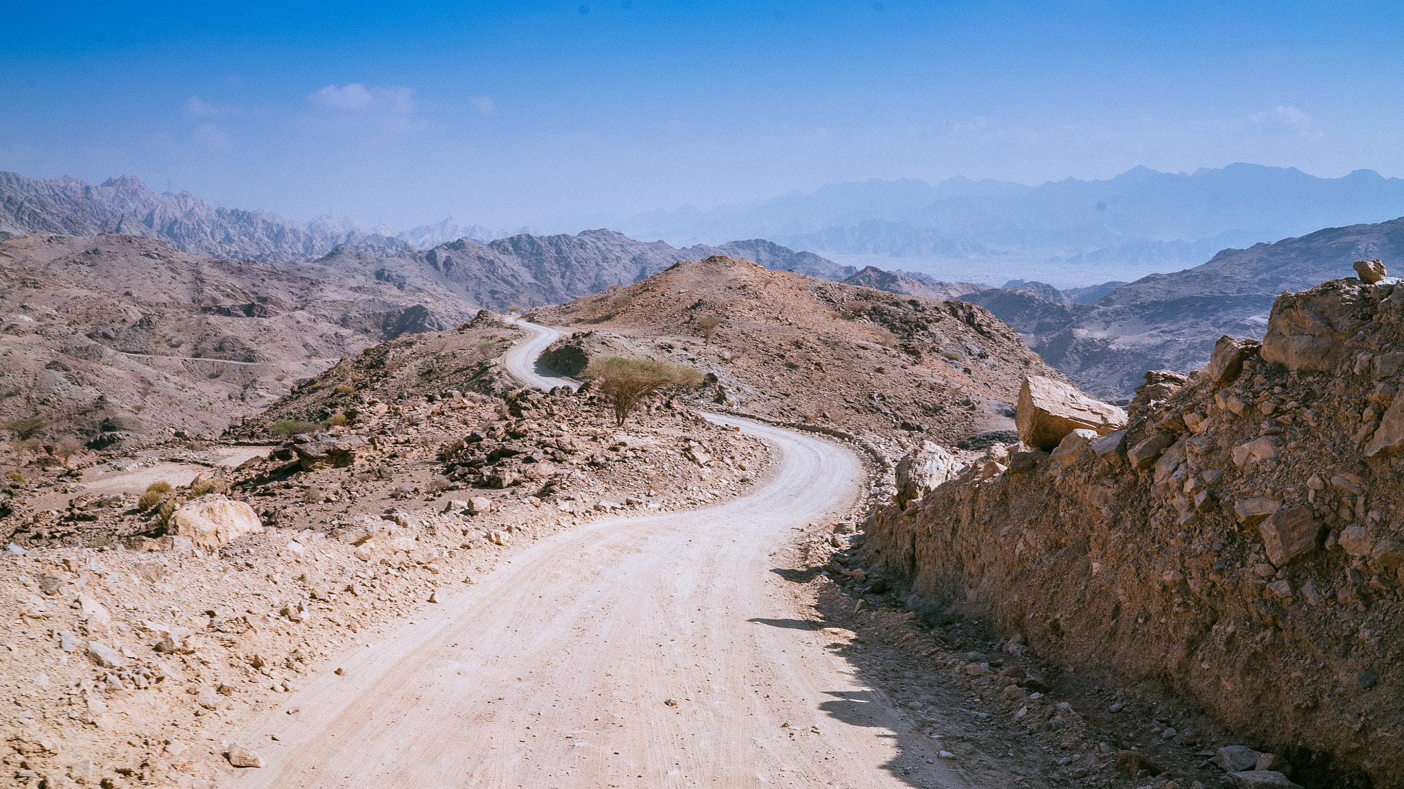 Sony FE 28mm F2 sample photo. Road photography