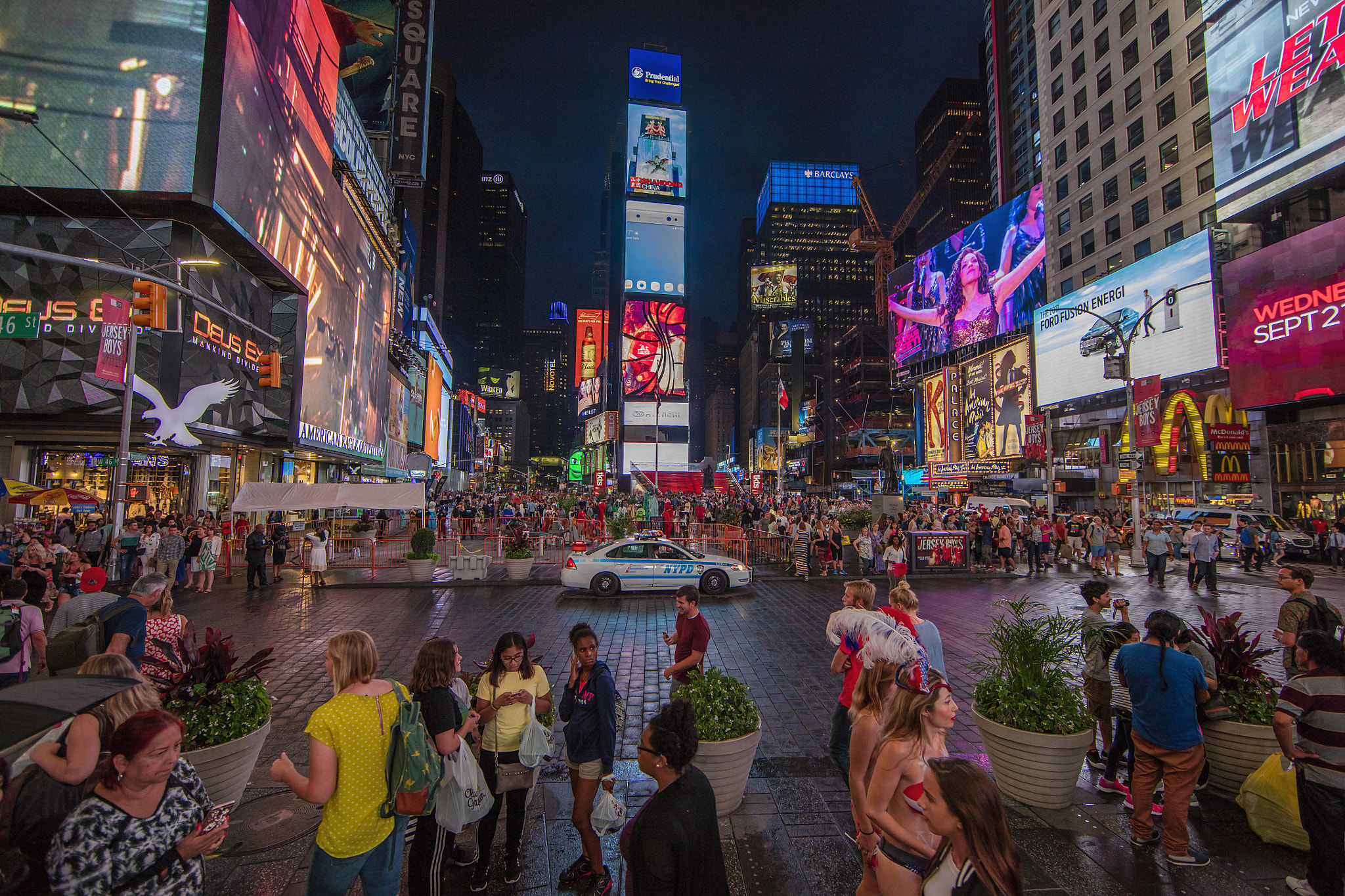 Canon EF 14mm F2.8L II USM sample photo. Times square, new york city photography
