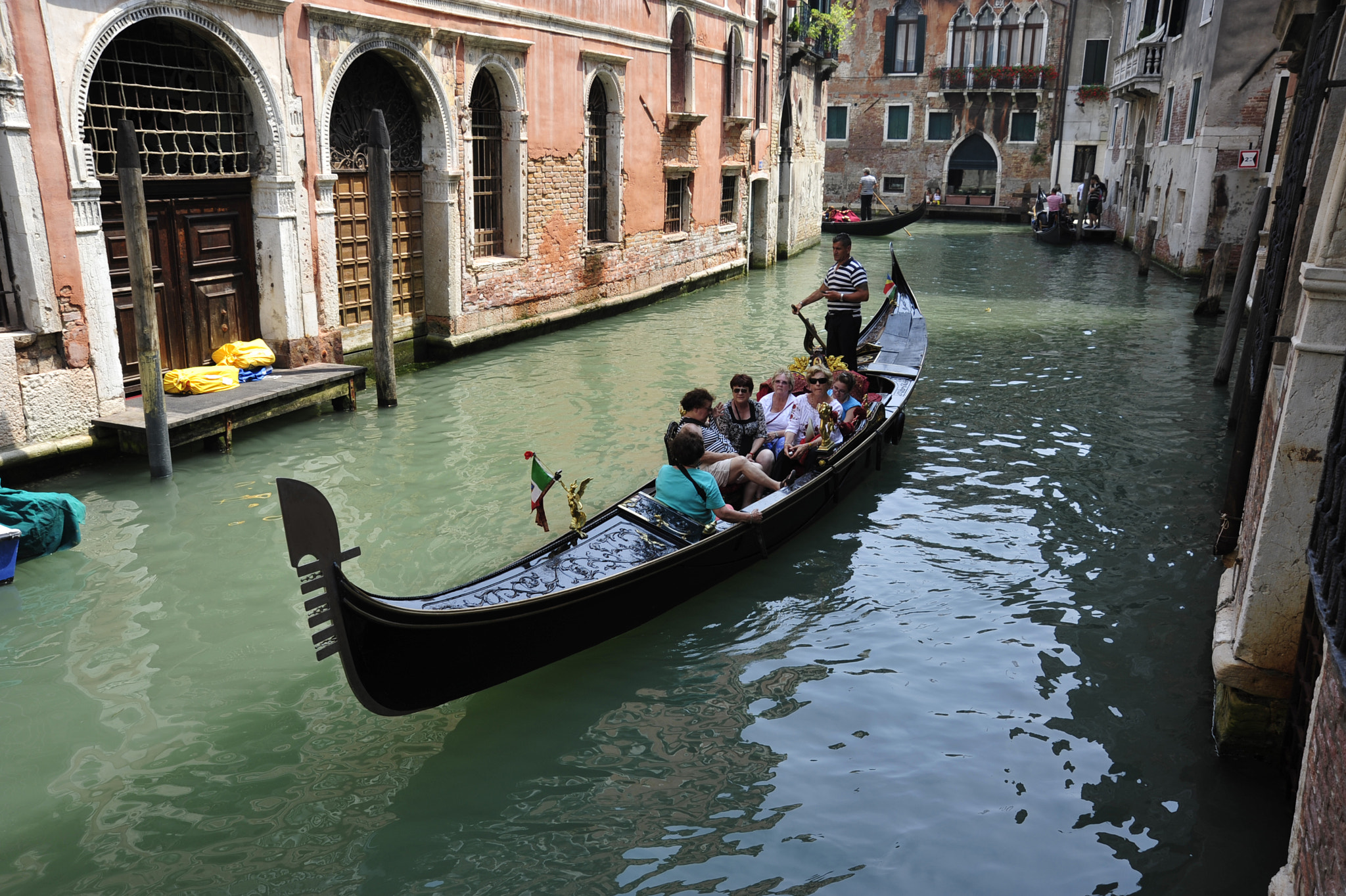 Nikon D700 + AF Zoom-Nikkor 24-120mm f/3.5-5.6D IF sample photo. Gondola photography