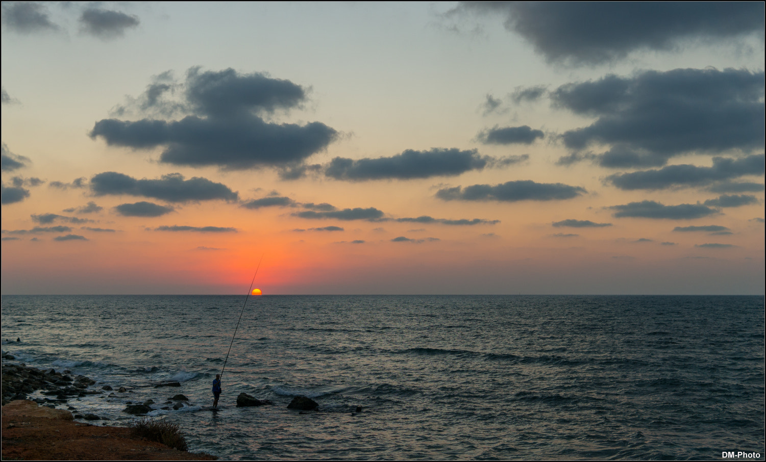 Sony Alpha NEX-6 + Sigma 30mm F1.4 DC DN | C sample photo. A fisherman and the sea... photography