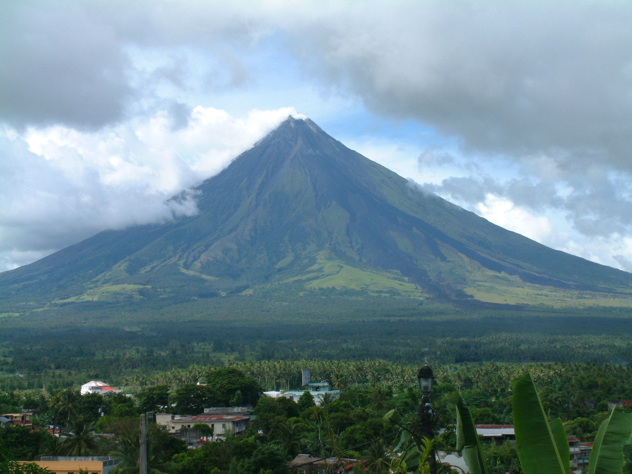 Fujifilm FinePix6900ZOOM sample photo. Mayon volcano in albay, bicol, the philippines photography
