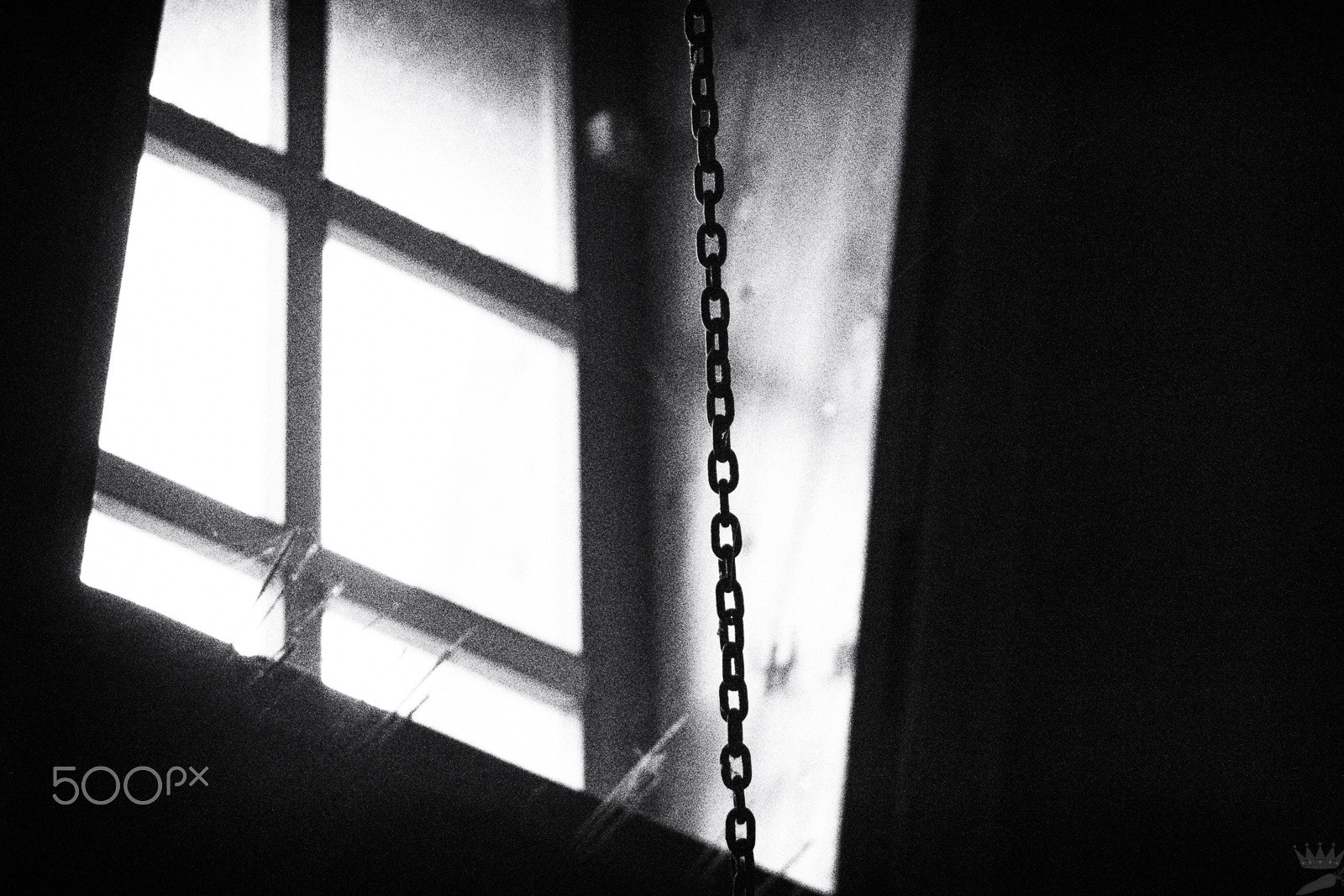 Sigma 105mm F2.8 EX DG OS HSM sample photo. The chain photography