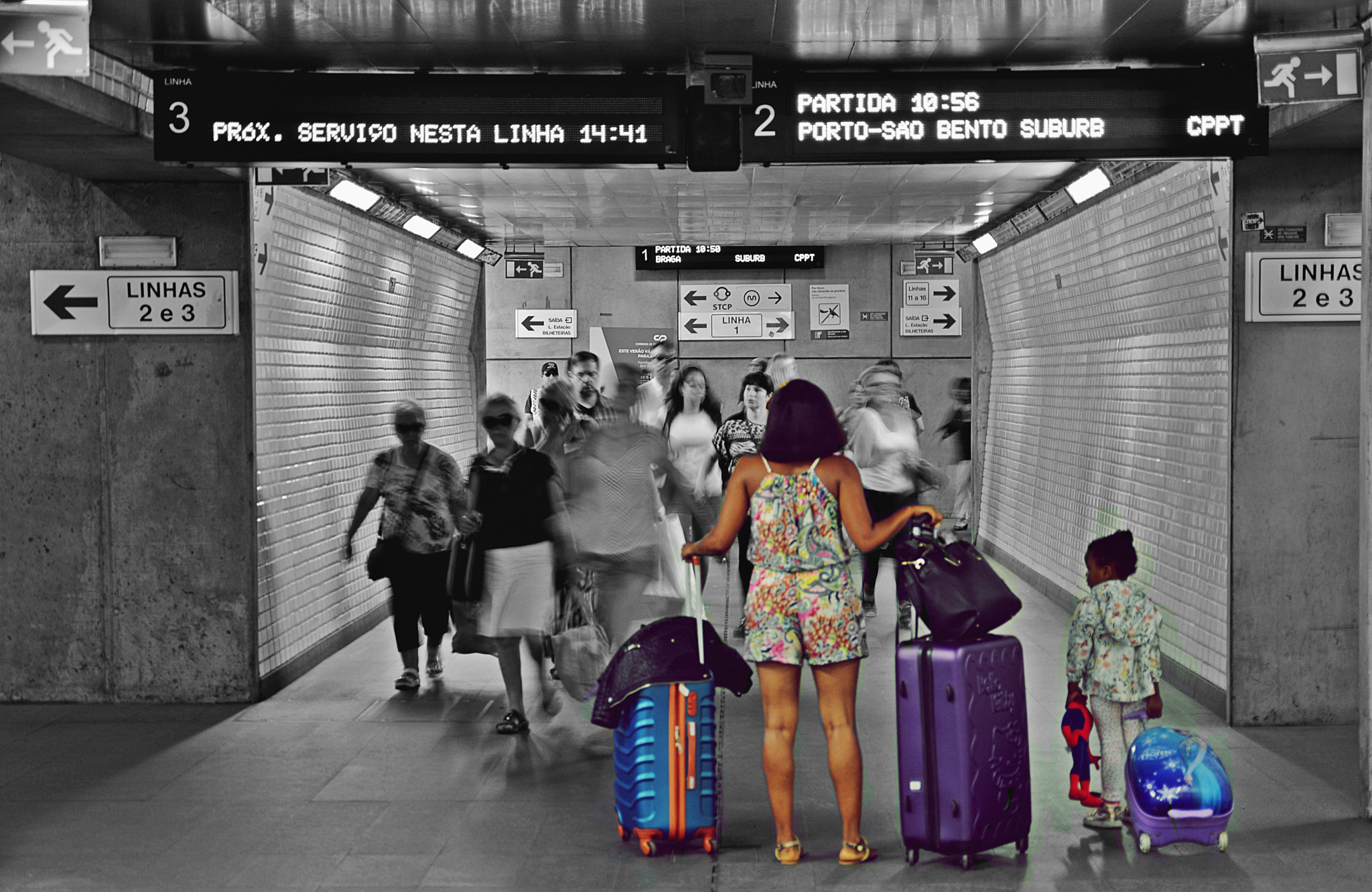 Sigma 17-70mm F2.8-4 DC Macro OS HSM | C sample photo. Crowded stations photography
