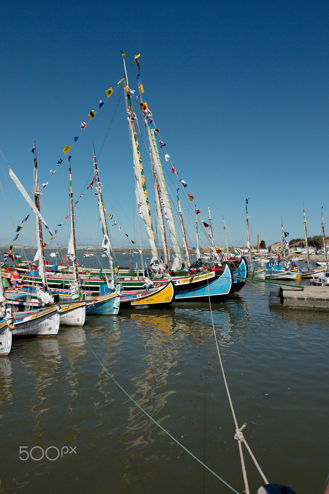 Sigma 17-35mm f/2.8-4 EX DG Aspherical HSM sample photo. Traditional fidhing boats on the river tejo. photography