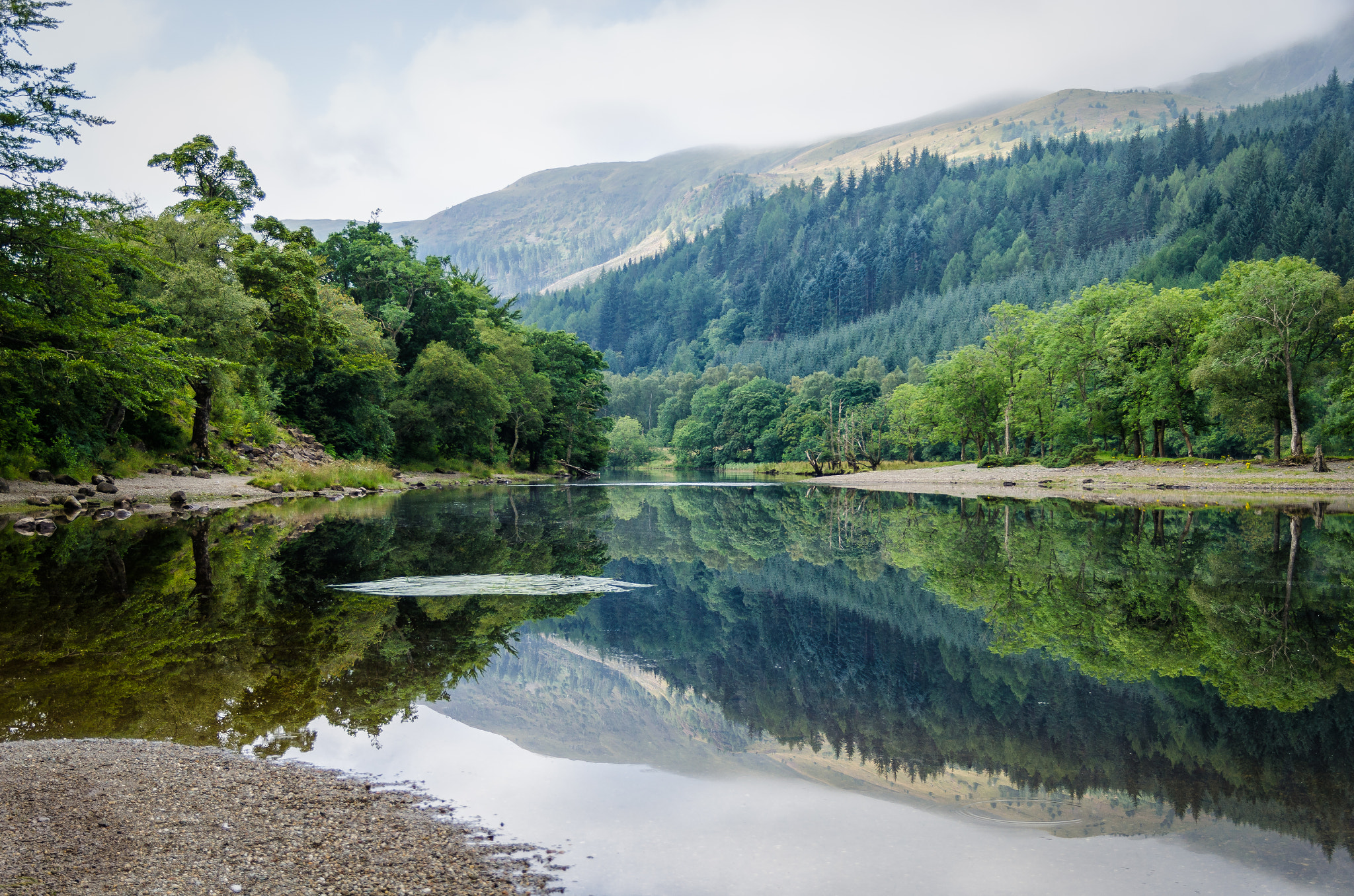Nikon D7000 + Sigma 18-125mm F3.8-5.6 DC OS HSM sample photo. Loch lubnaig in the morning photography