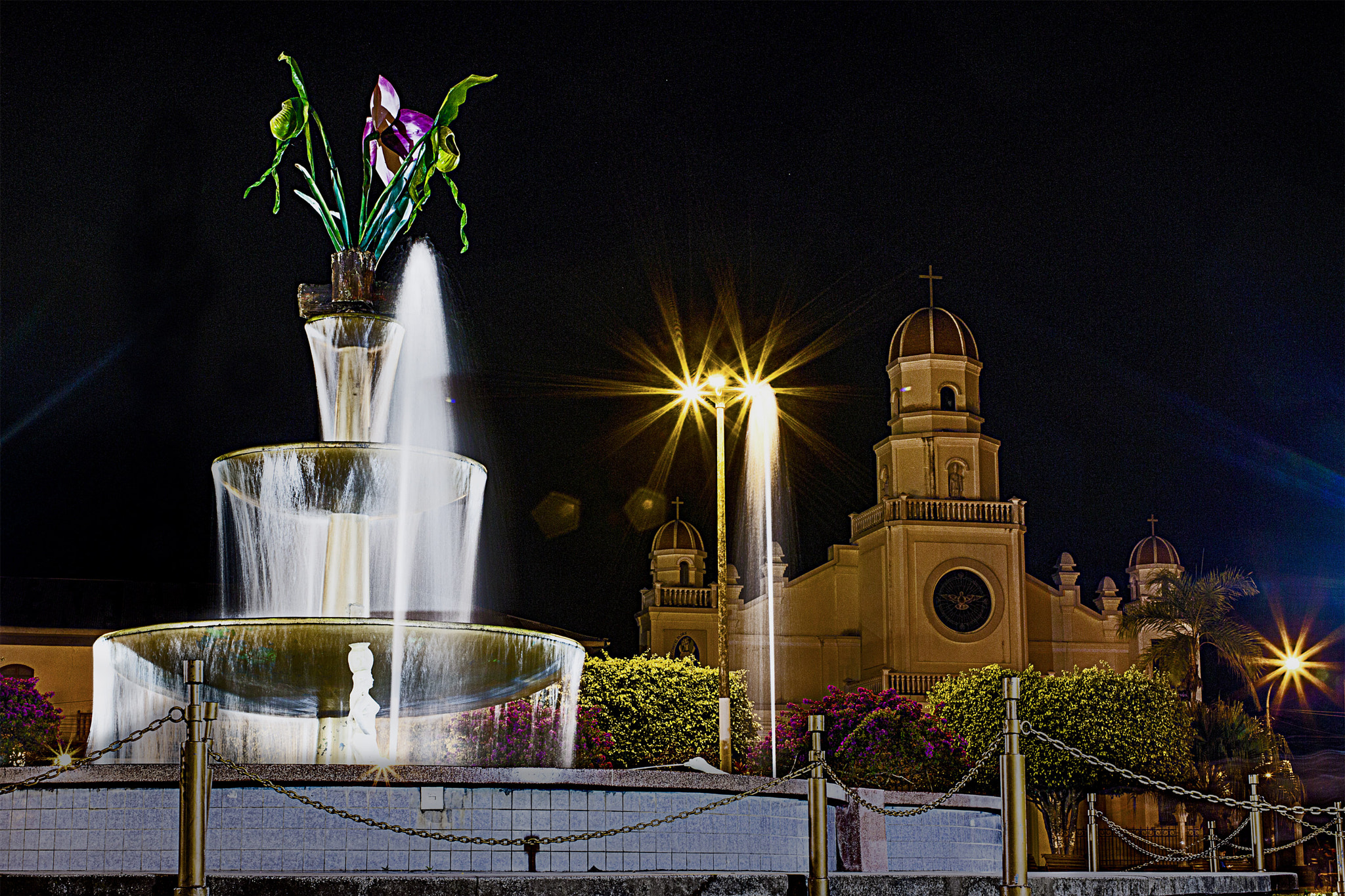 Canon EOS 70D + Canon EF 35mm F2 sample photo. Plaza mayor de moyobamba photography