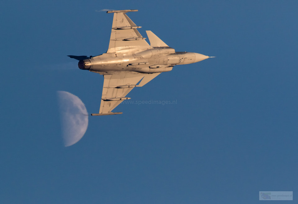 Canon EF 200mm F2.8L II USM sample photo. Fly me to the moon photography