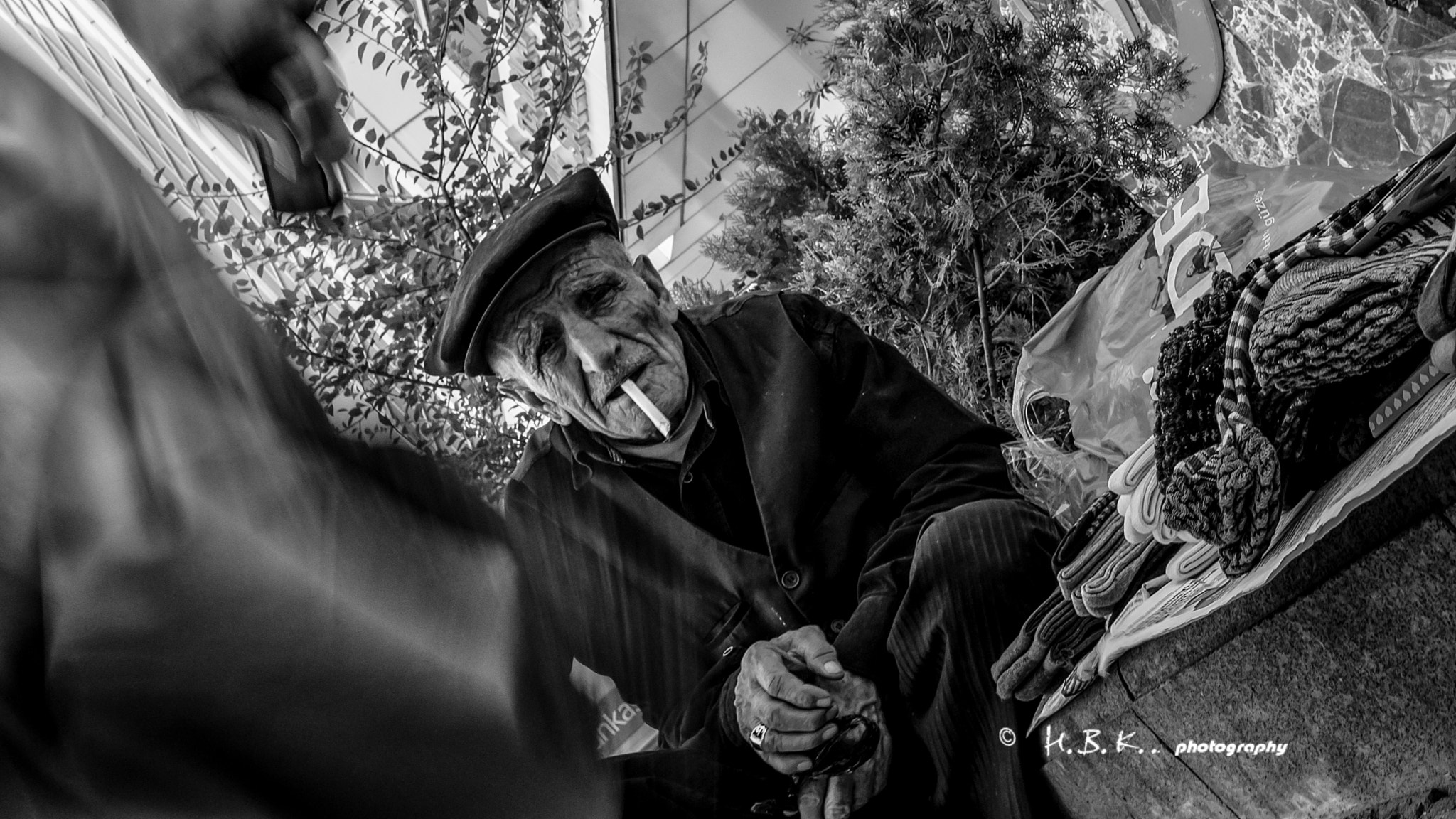 Samsung NX500 + Samsung NX 16mm F2.4 Pancake sample photo. The old man who sold socks photography