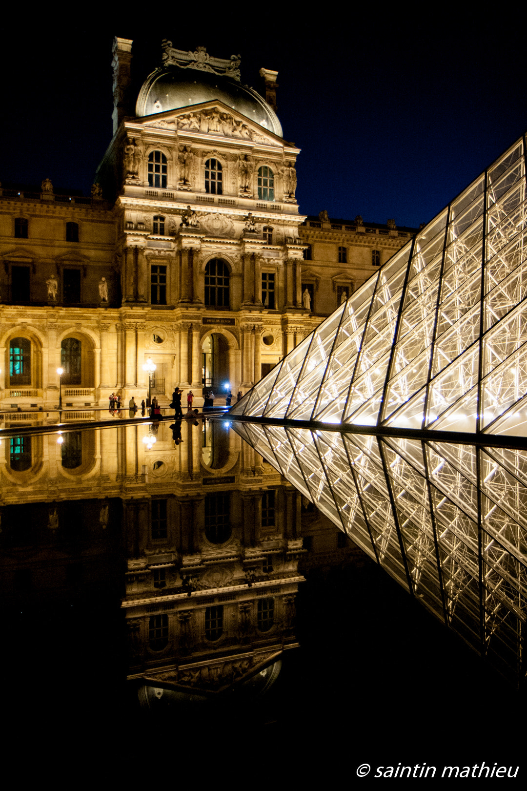 Canon EOS 400D (EOS Digital Rebel XTi / EOS Kiss Digital X) sample photo. Louvre by night 2 photography