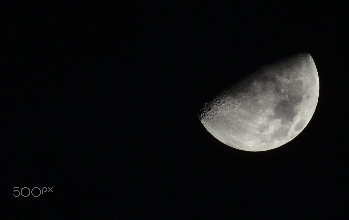 Nikon D5500 + Sigma 70-300mm F4-5.6 APO DG Macro sample photo. The moon !! photography