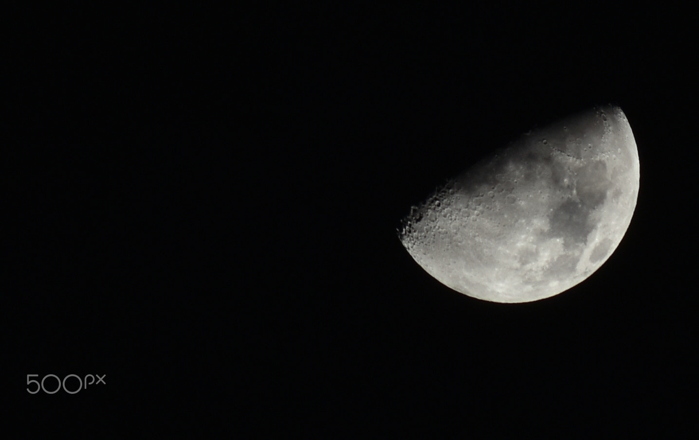 Sigma 70-300mm F4-5.6 APO DG Macro sample photo. The moon !! photography