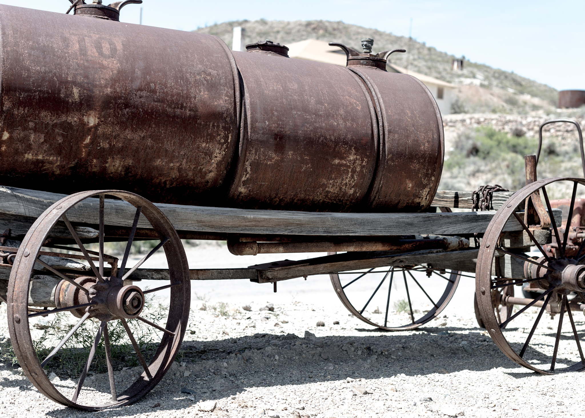 Nikon D4 + Nikon AF-S Nikkor 50mm F1.4G sample photo. Old wagon photography
