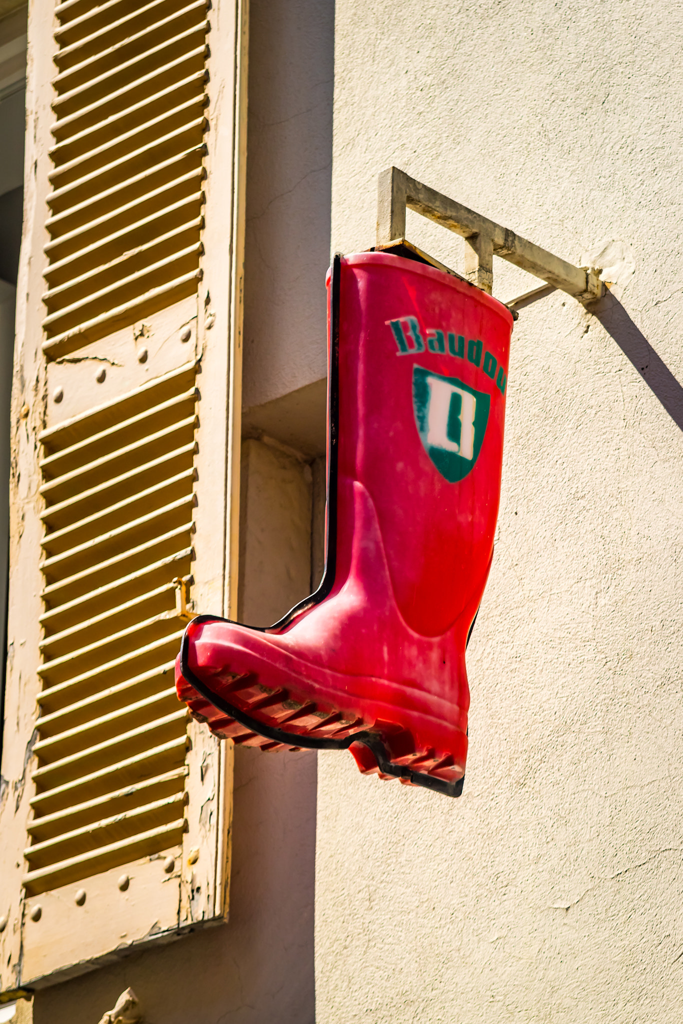 Canon EF 24-85mm F3.5-4.5 USM sample photo. Sign of a shoe merchant (montélimar - france) photography