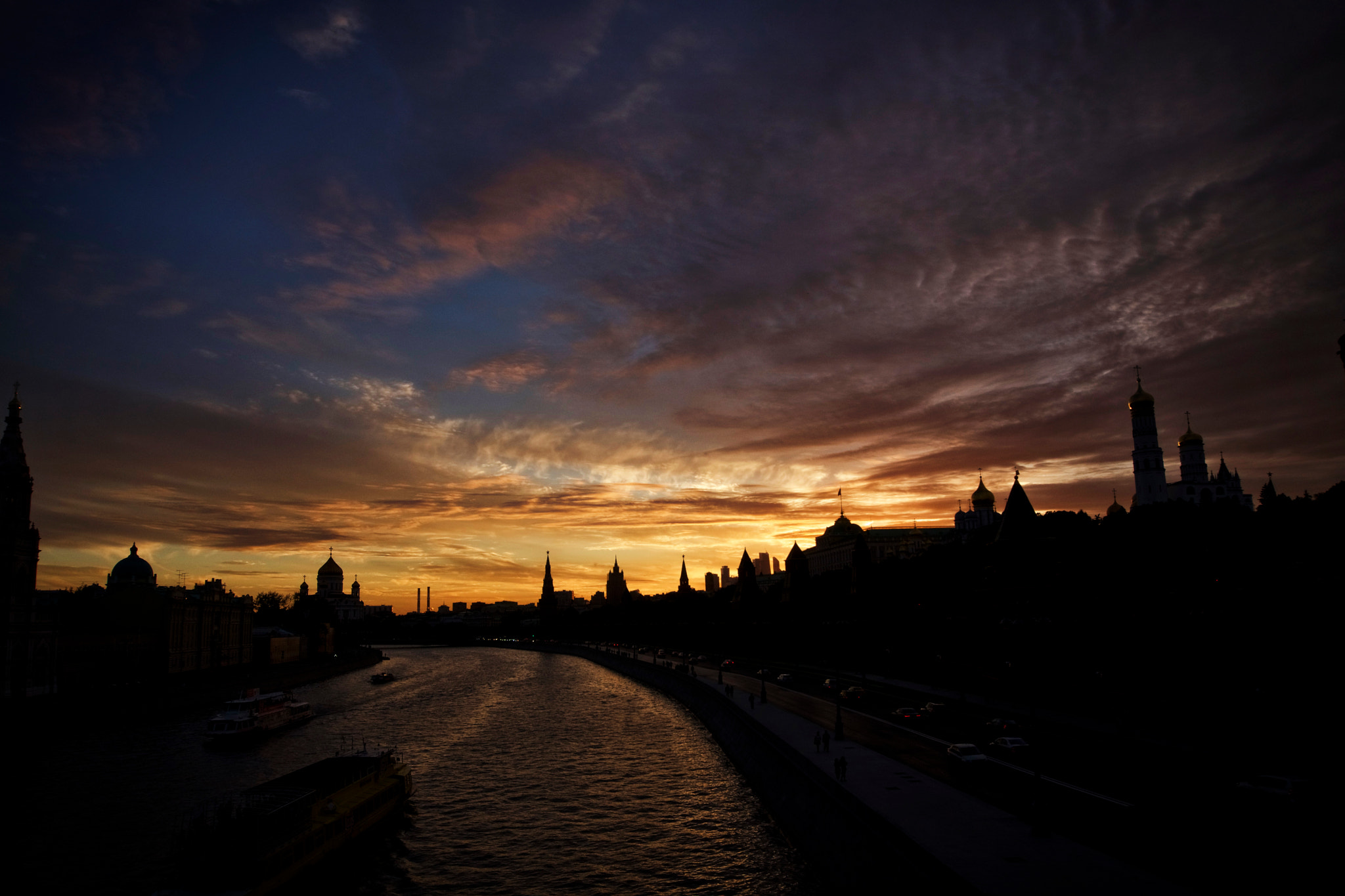 Sony E 16-50mm F3.5-5.6 PZ OSS sample photo. Moscow city day photography