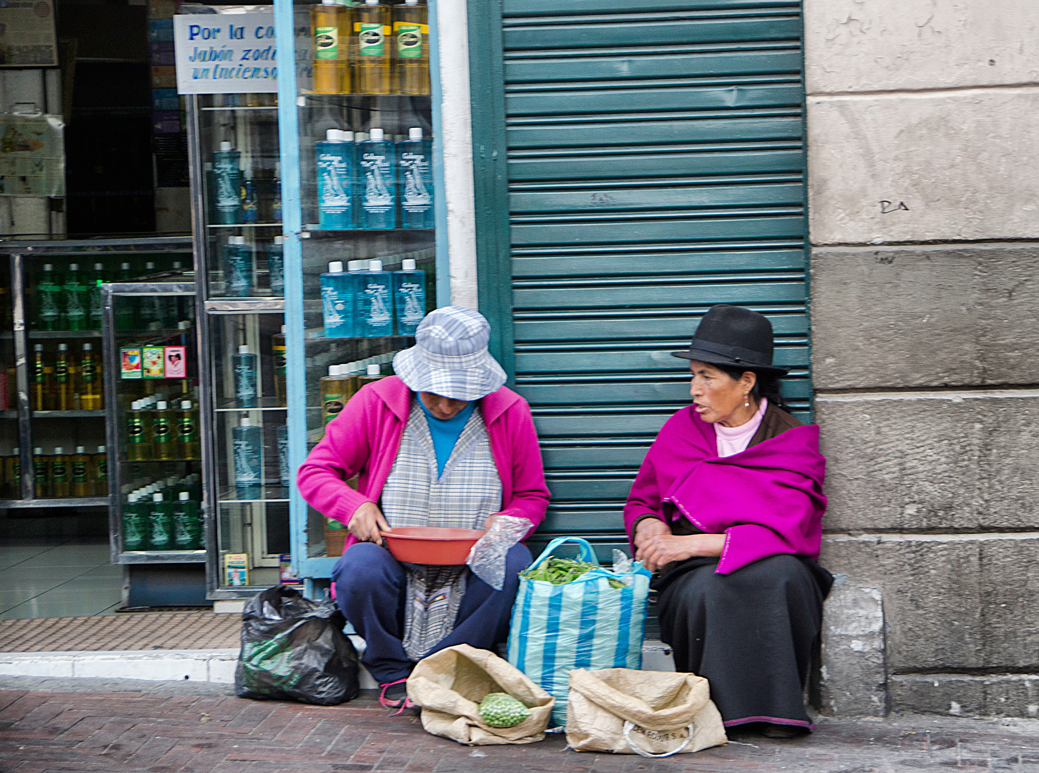 Nikon D5100 + Sigma 18-250mm F3.5-6.3 DC OS HSM sample photo. Otavalo market photography