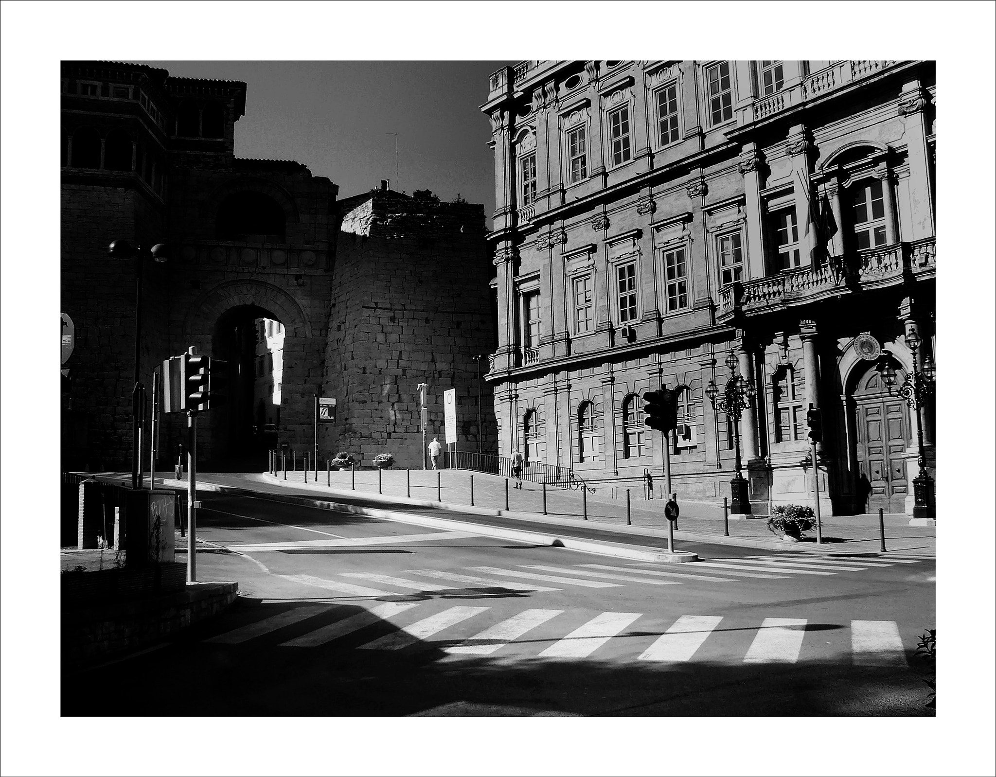 Fujifilm FinePix S5500 sample photo. Piazza grimana. photography