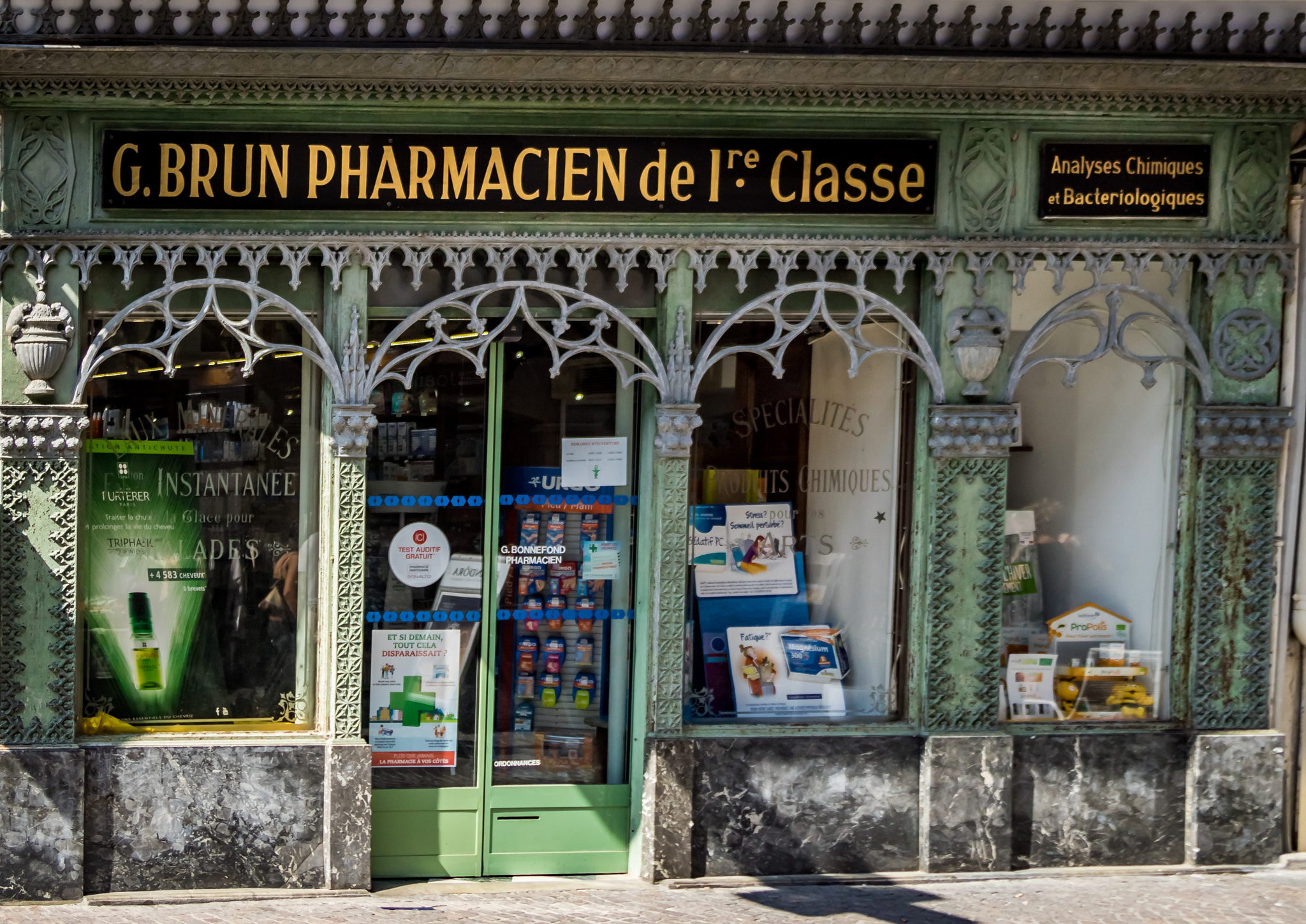 Canon EF 24-85mm F3.5-4.5 USM sample photo. Old pharmacy in montelimar (france) photography
