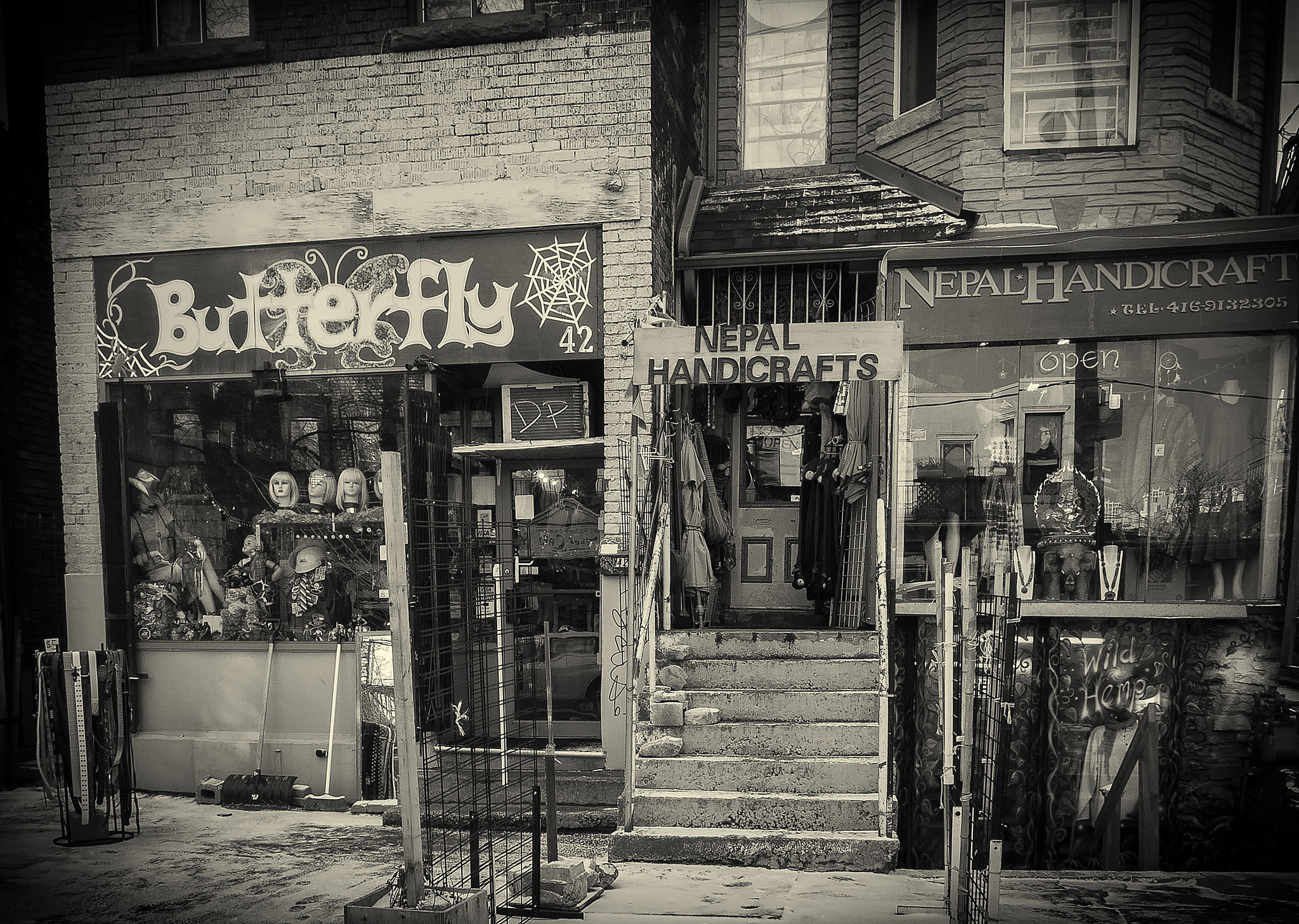 Olympus PEN E-PM1 + Panasonic Lumix G 14mm F2.5 ASPH sample photo. Old handicraft store photography