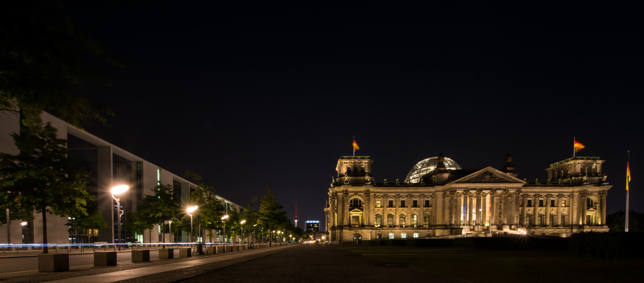 Sigma 8-16mm F4.5-5.6 DC HSM sample photo. Berlin at night photography