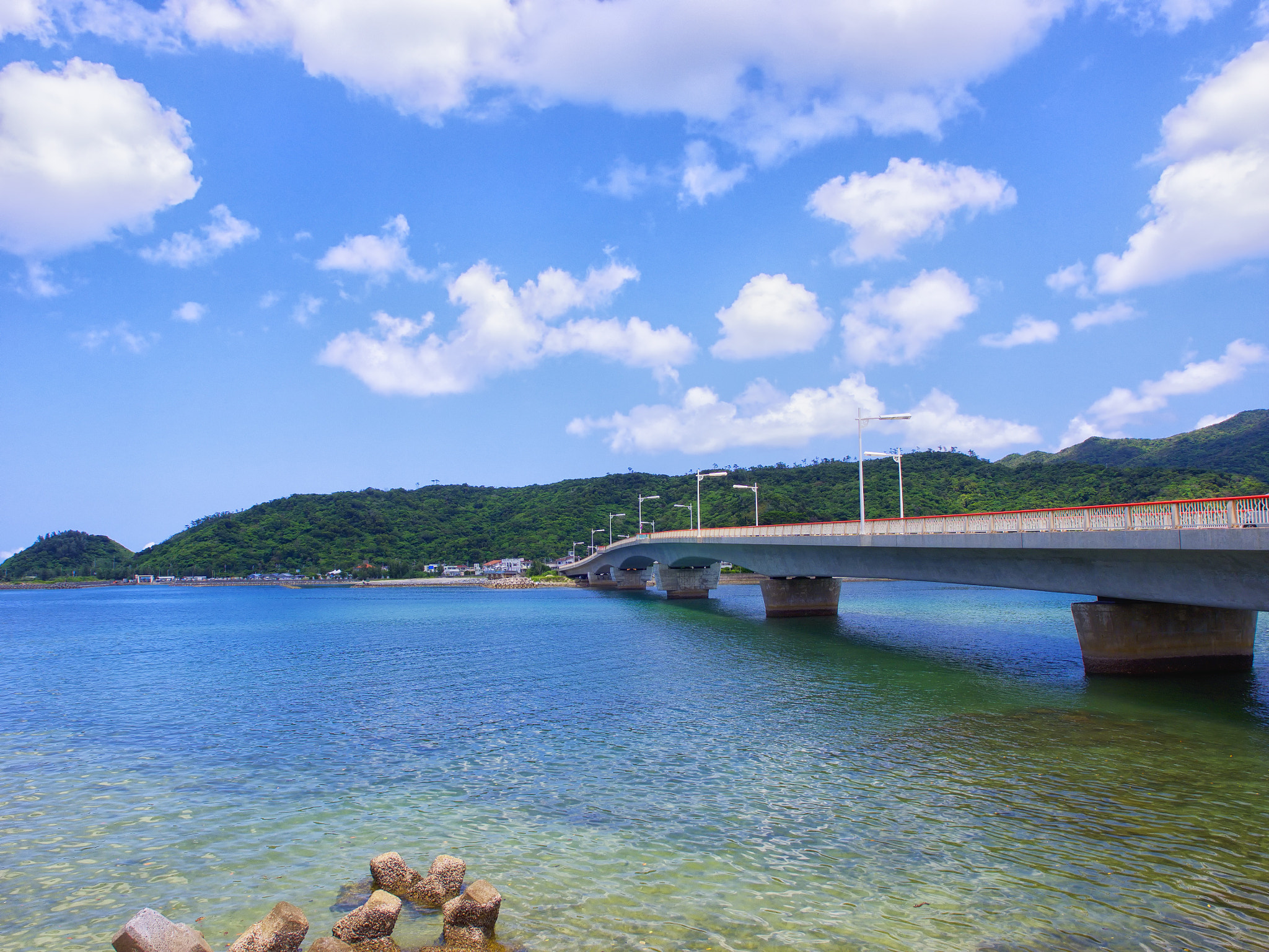 Olympus OM-D E-M1 + Olympus Zuiko Digital ED 12-60mm F2.8-4.0 SWD sample photo. Okinawa ogimi shioya bridge. photography