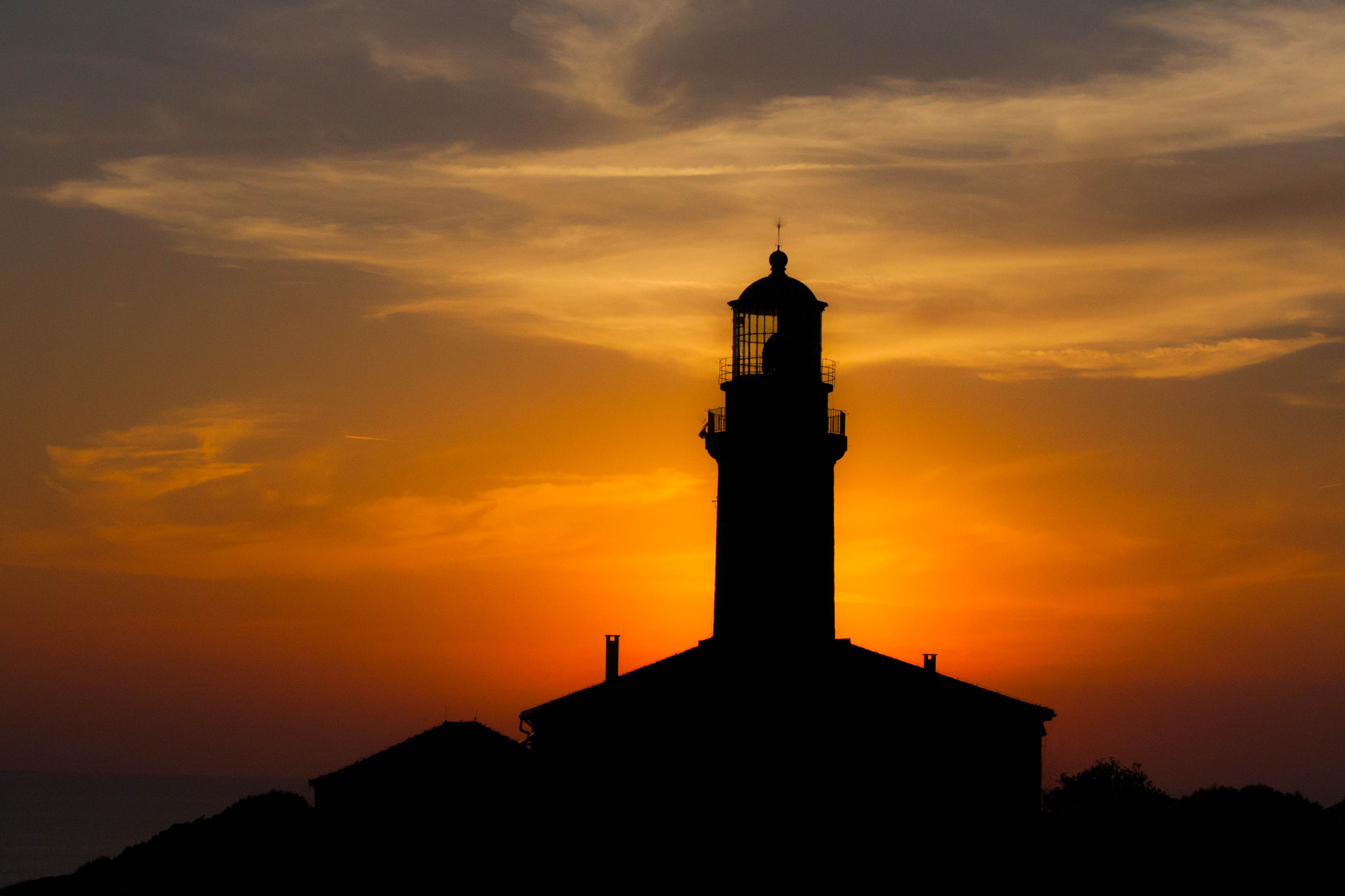 Canon EOS 450D (EOS Rebel XSi / EOS Kiss X2) sample photo. Struga lighthouse at sunset photography