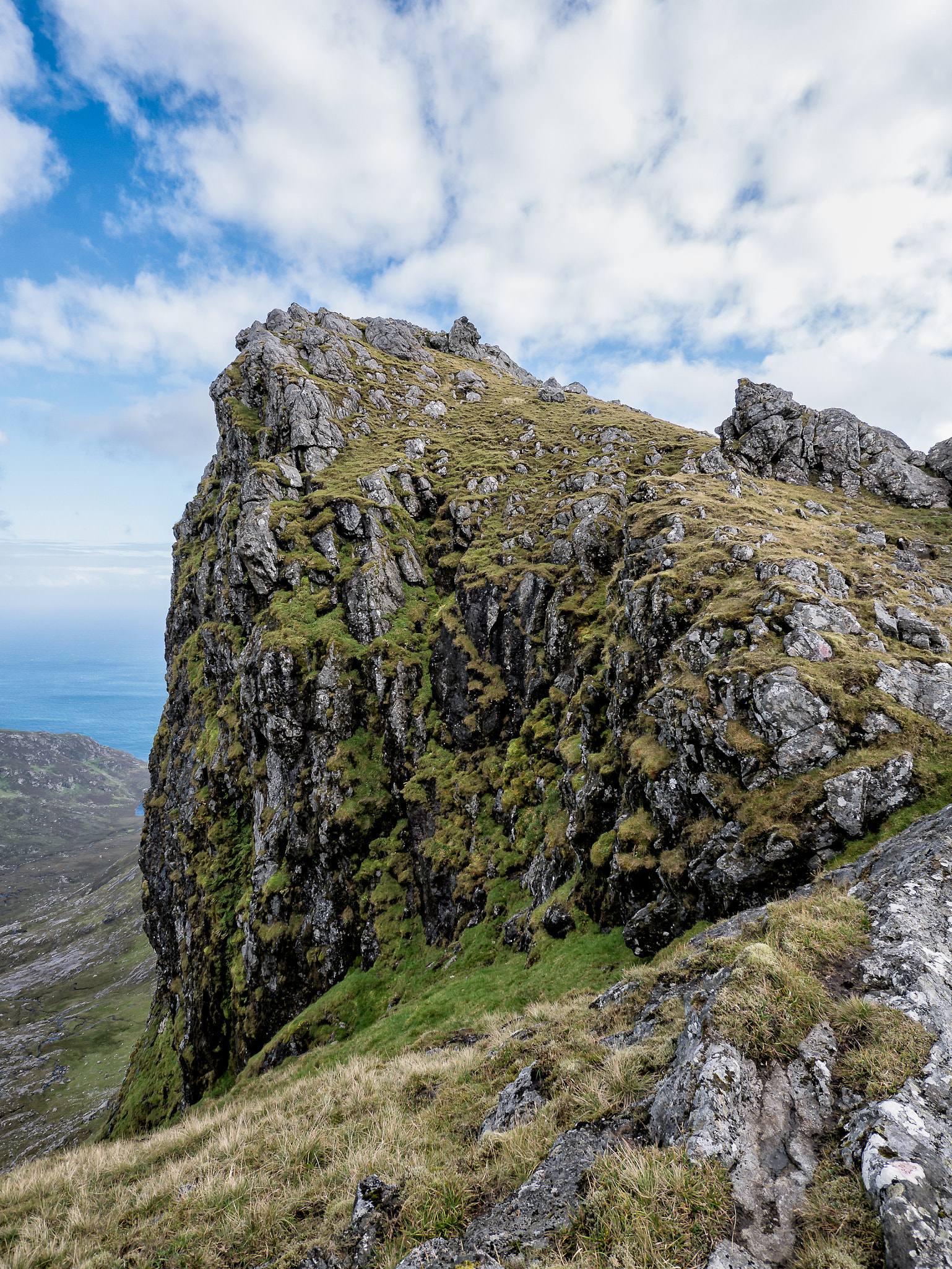 Panasonic Lumix DMC-G7 + Panasonic Lumix G Vario 7-14mm F4 ASPH sample photo. Beinn mhor ridge photography