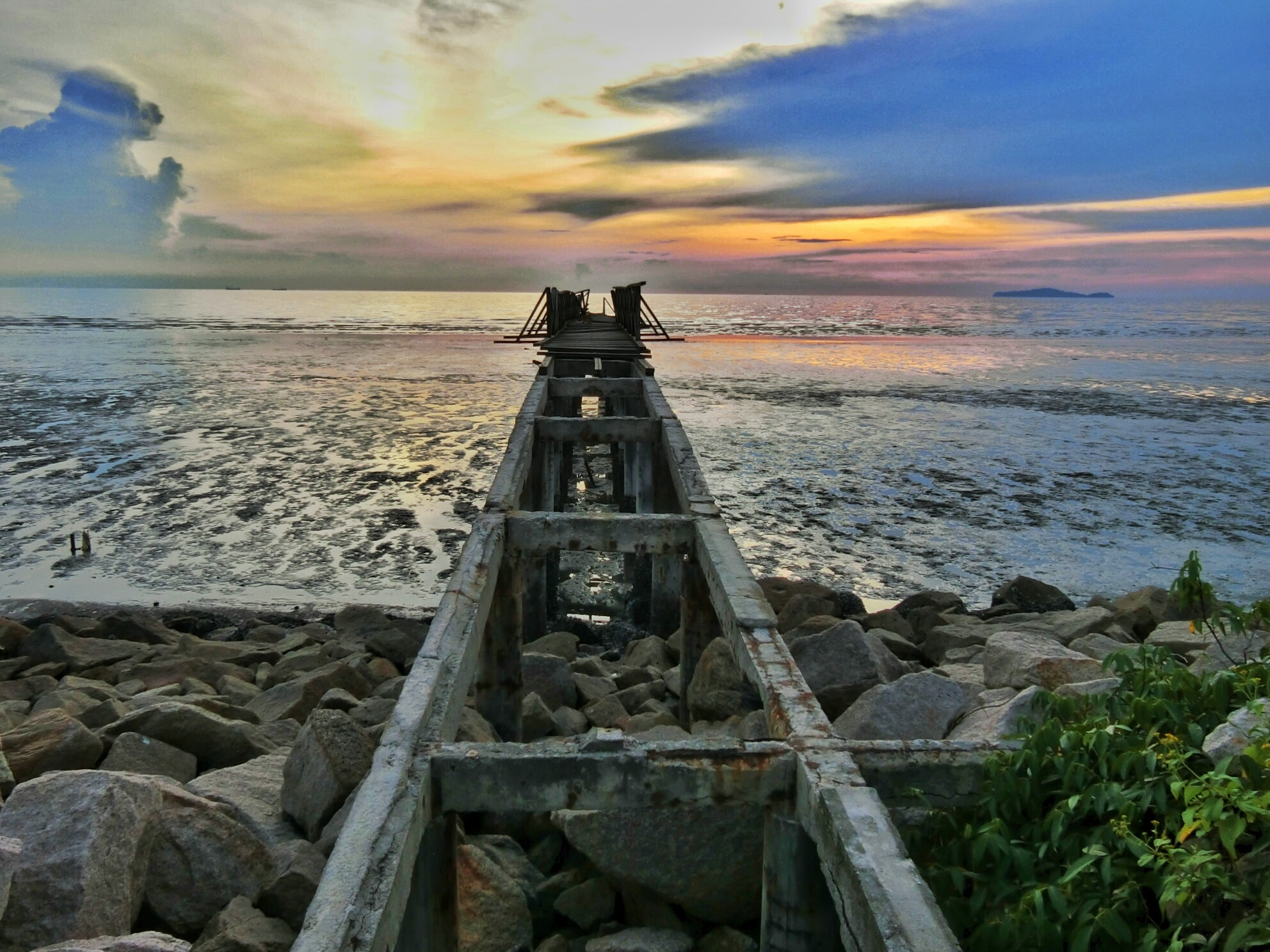 CASIO EX-100 sample photo. Abandoned jetty photography