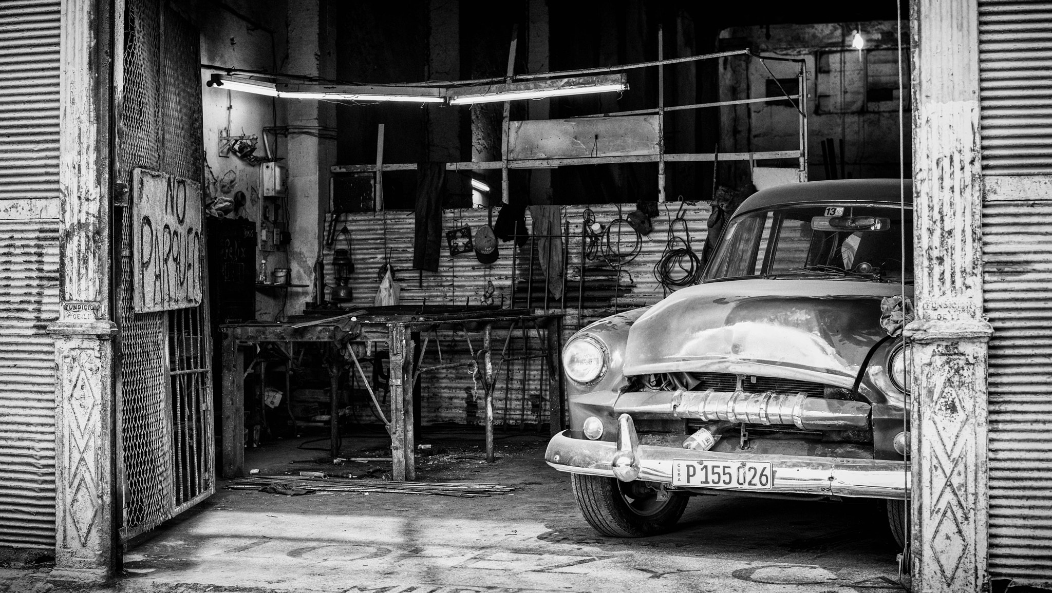 Nikon D810 + Nikon AF-S Nikkor 58mm F1.4G sample photo. Havana auto repair photography