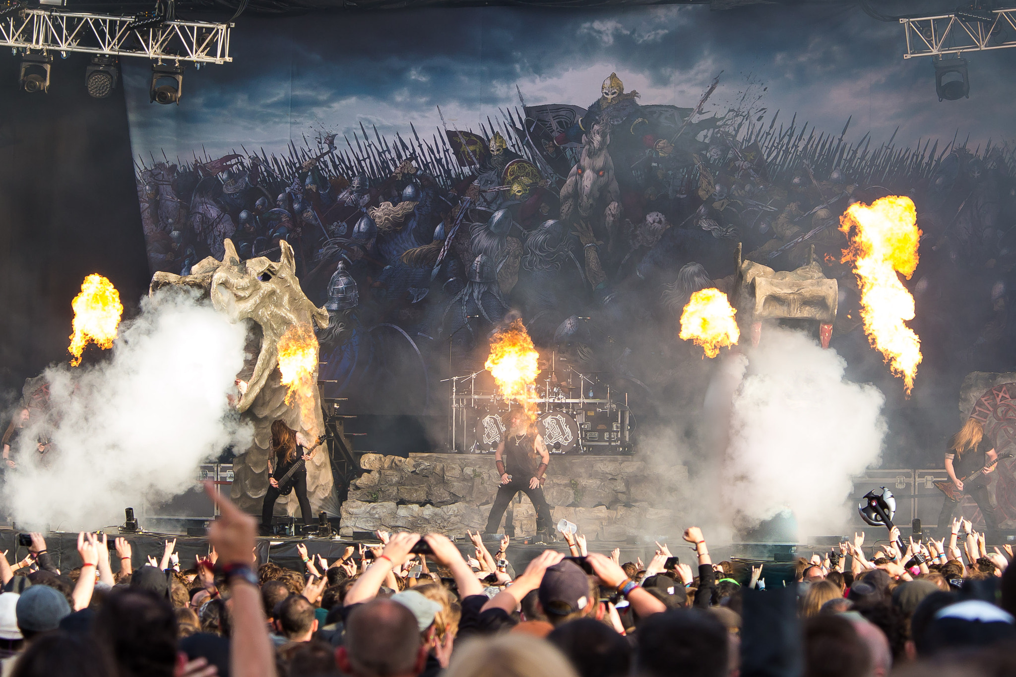 Canon EF 70-200mm F4L IS USM sample photo. Amon amarth at helfest festival - brittany photography