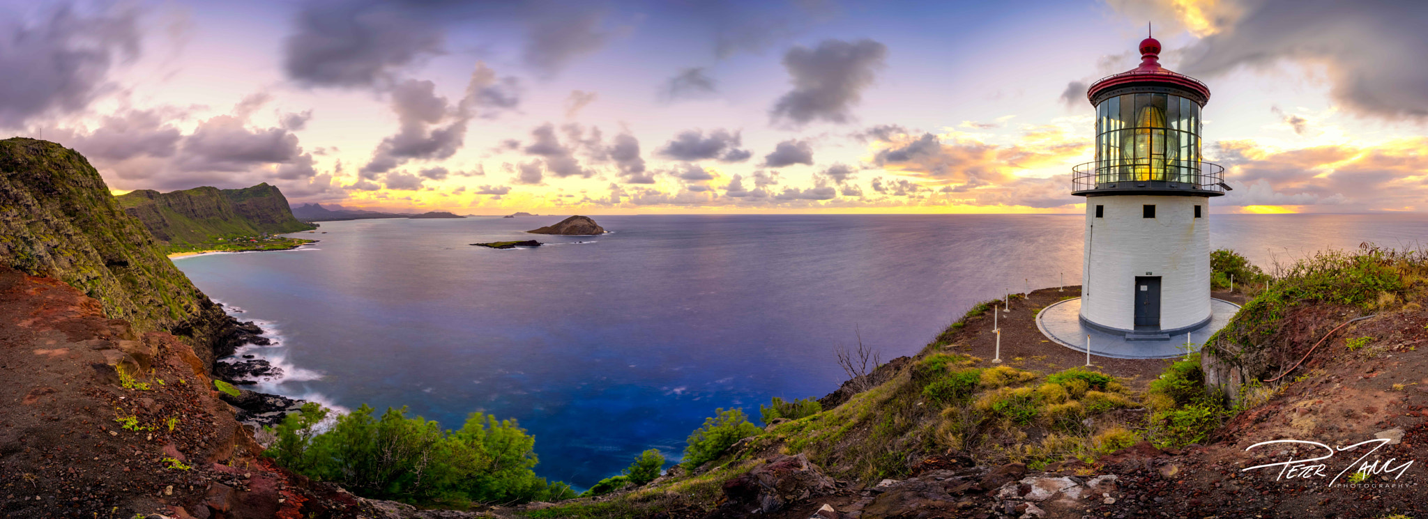 Sony a7 II + ZEISS Batis 18mm F2.8 sample photo. Lighthouse oasis photography