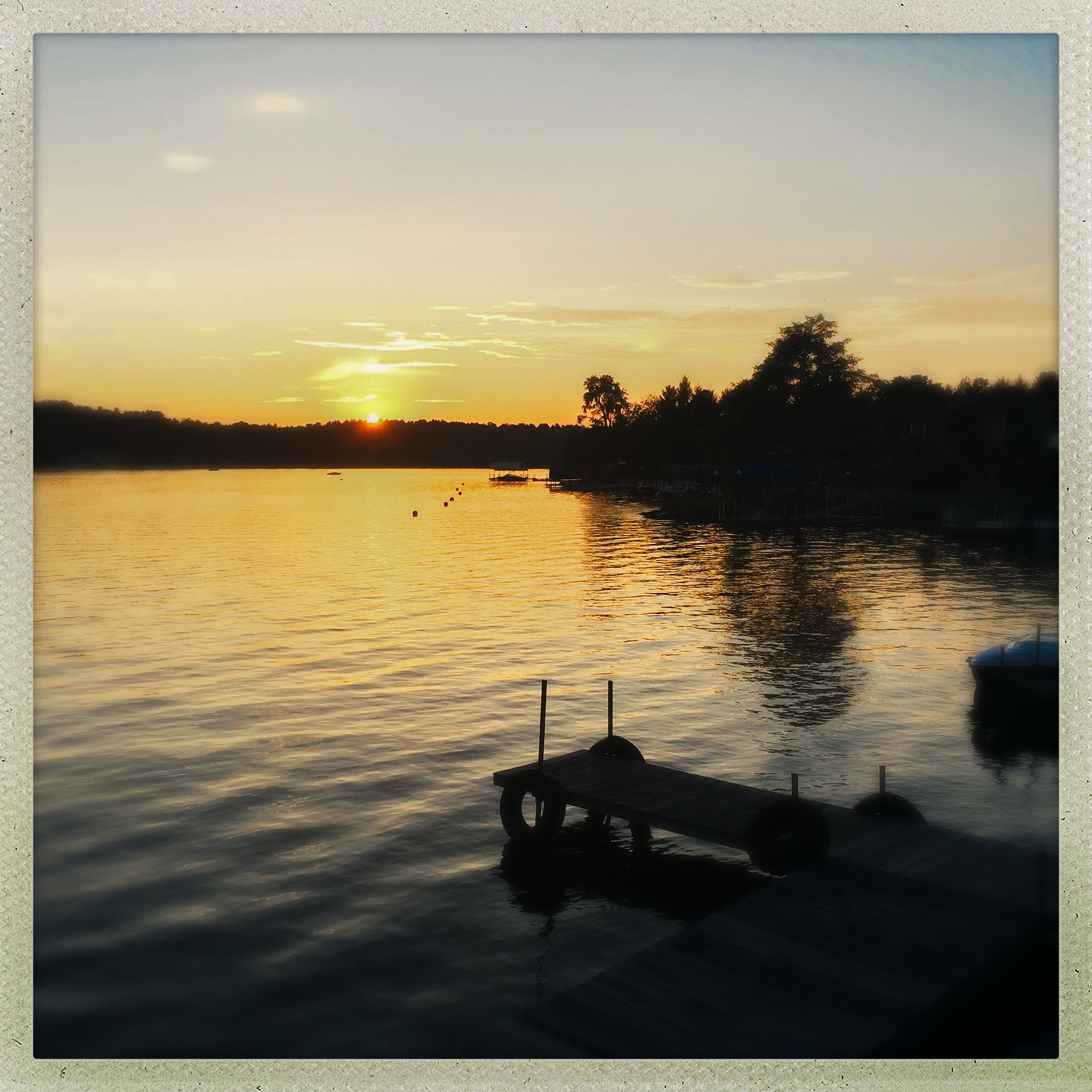 Hipstamatic 320 sample photo. Losing the sun over kauneonga lake photography