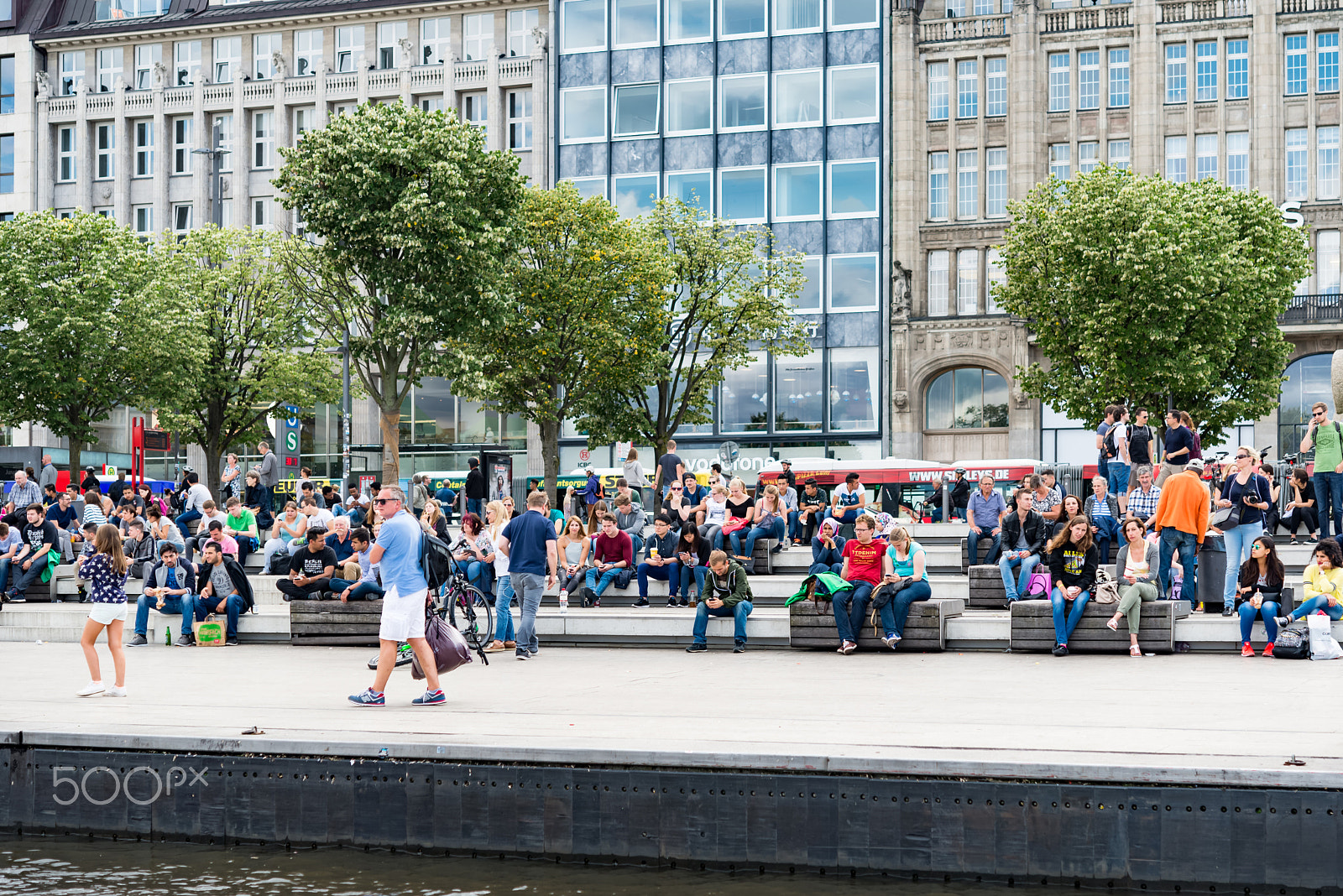 Nikon AF-S Micro-Nikkor 60mm F2.8G ED sample photo. Hamburg, germany - july 30, 2016: city center  photography