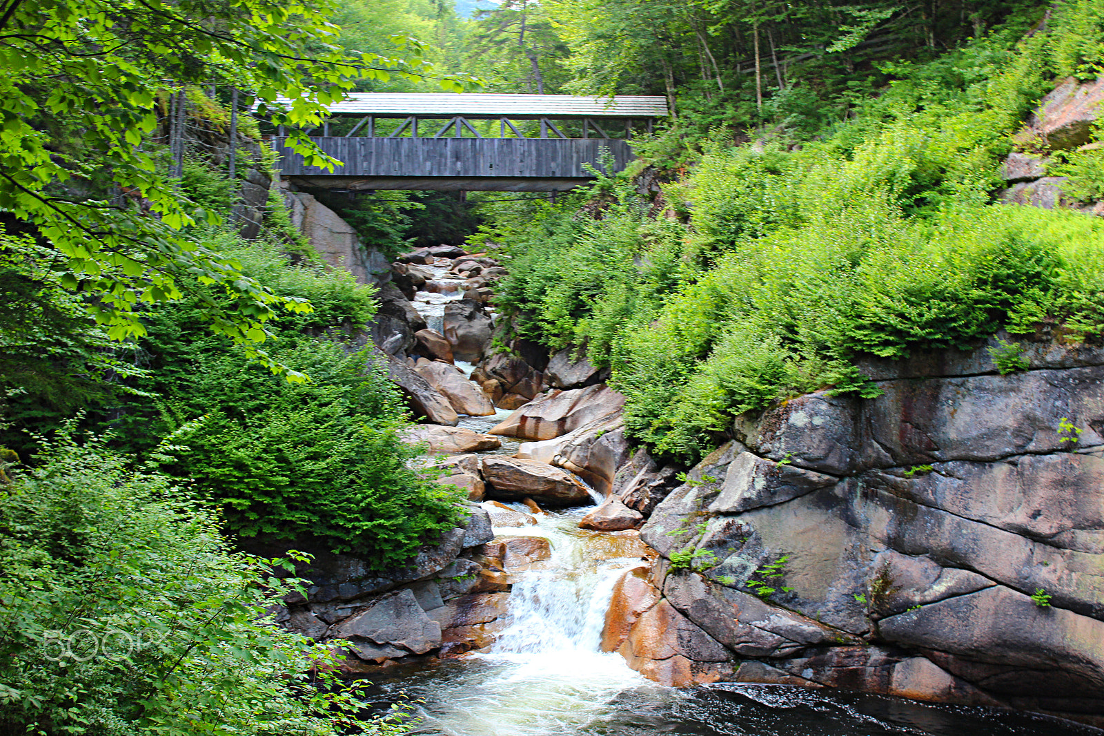 Canon EOS 600D (Rebel EOS T3i / EOS Kiss X5) + 18.0 - 55.0 mm sample photo. Bridge, water and rocks photography