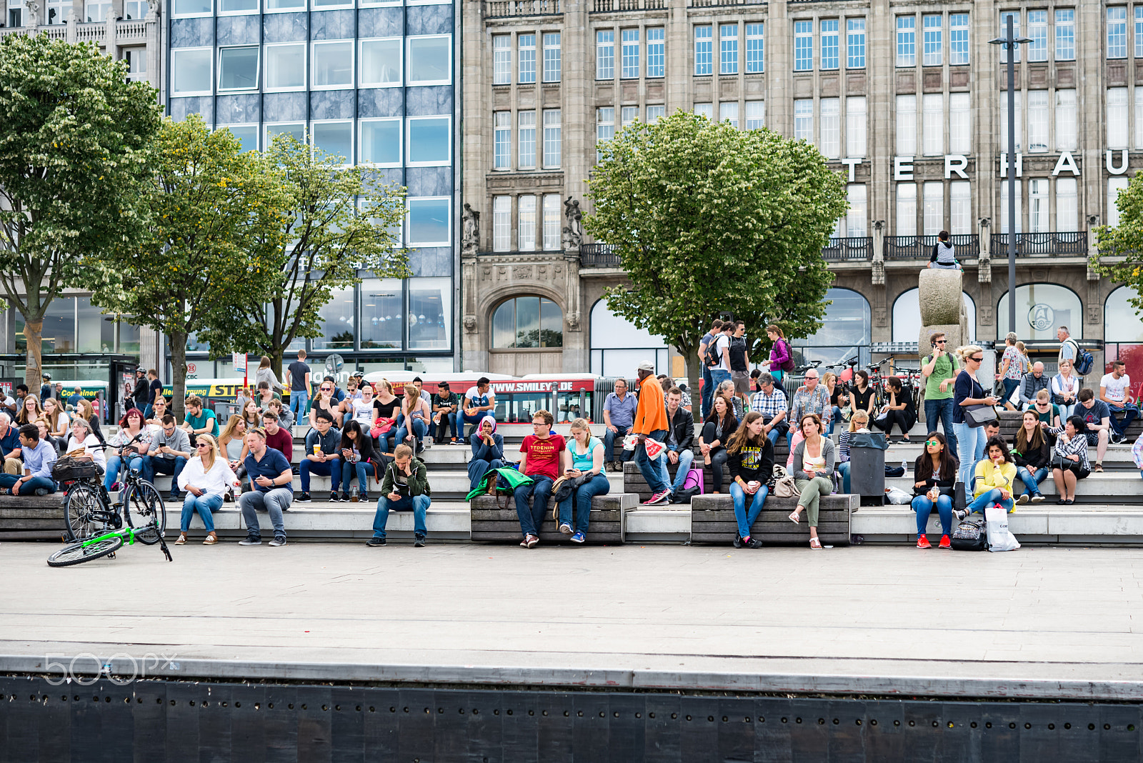 Nikon AF-S Micro-Nikkor 60mm F2.8G ED sample photo. Hamburg, germany - july 30, 2016: city center   photography