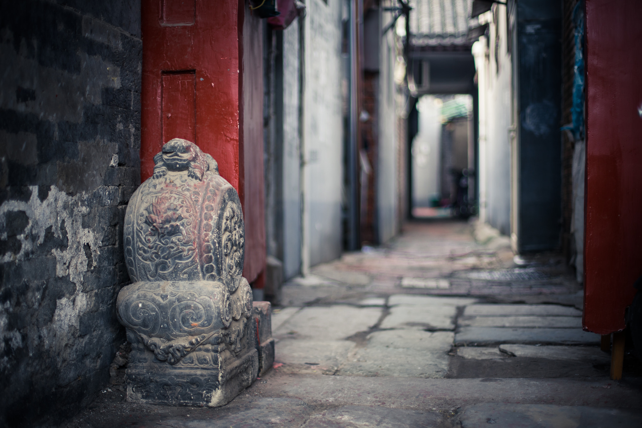 Sony a7 II + Canon EF 50mm F1.4 USM sample photo. 行走在胡同，好像看到了老北京 photography