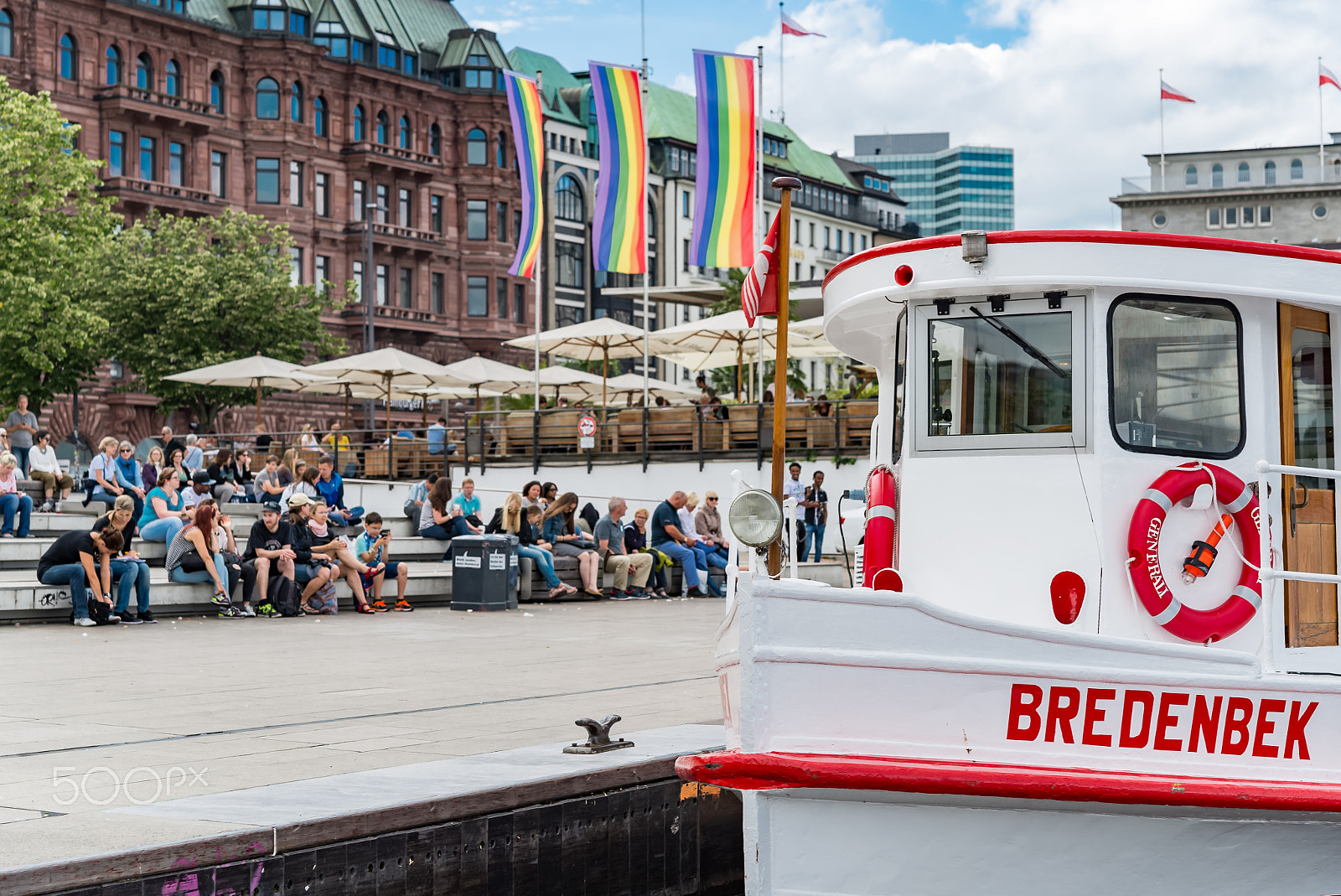 Nikon AF-S Micro-Nikkor 60mm F2.8G ED sample photo. Hamburg, germany - july 30, 2016: city center photography