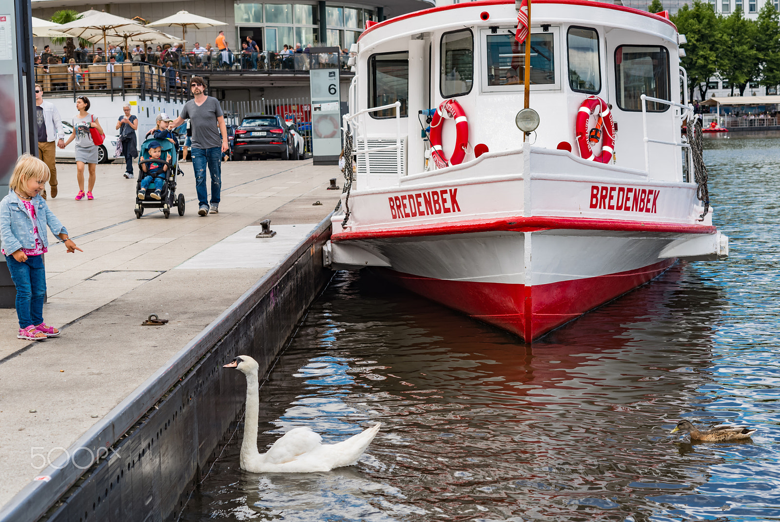 Nikon AF-S Micro-Nikkor 60mm F2.8G ED sample photo. Hamburg, germany - july 30, 2016: city center  photography