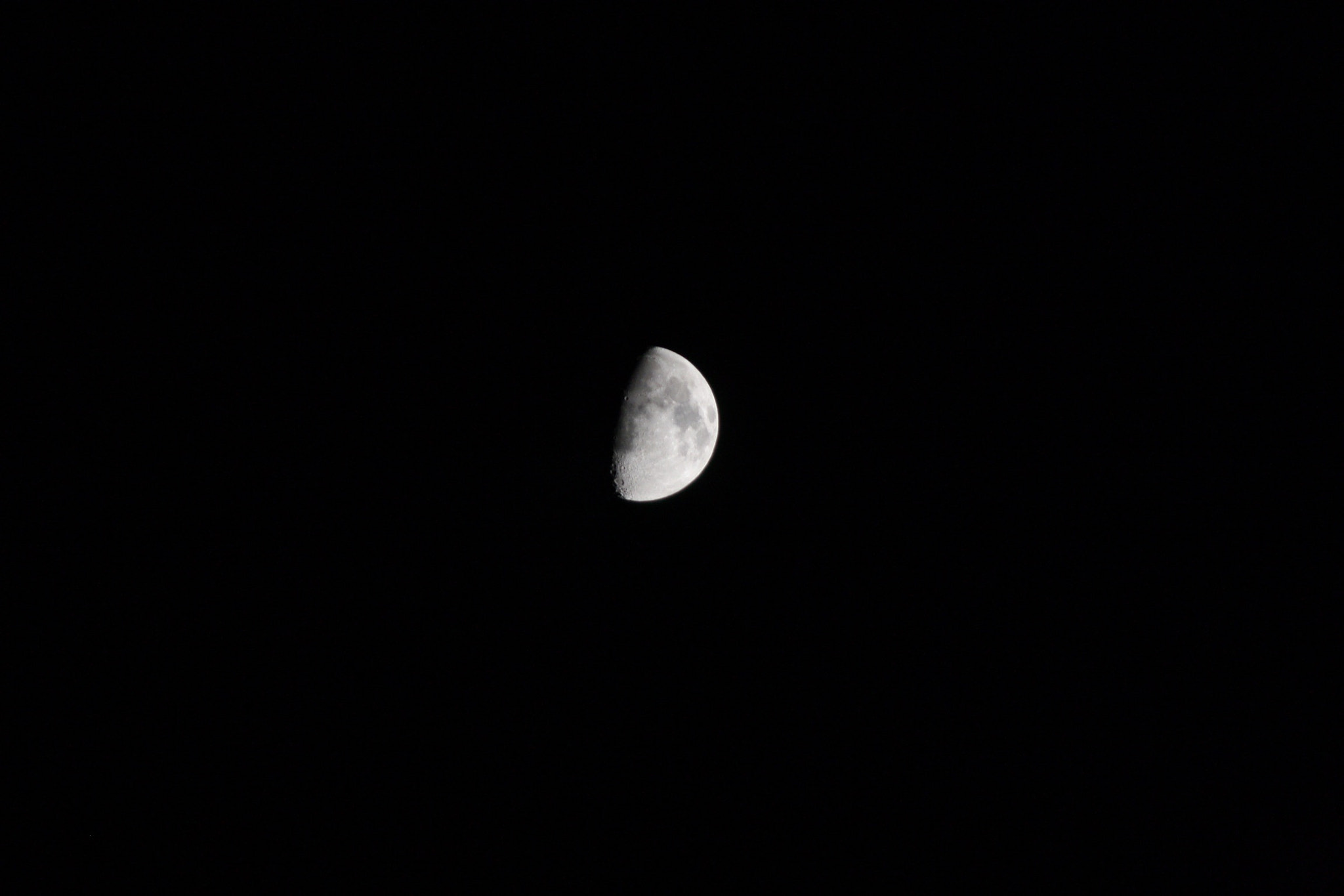 Canon EF 75-300mm F4.0-5.6 IS USM sample photo. Moon light photography