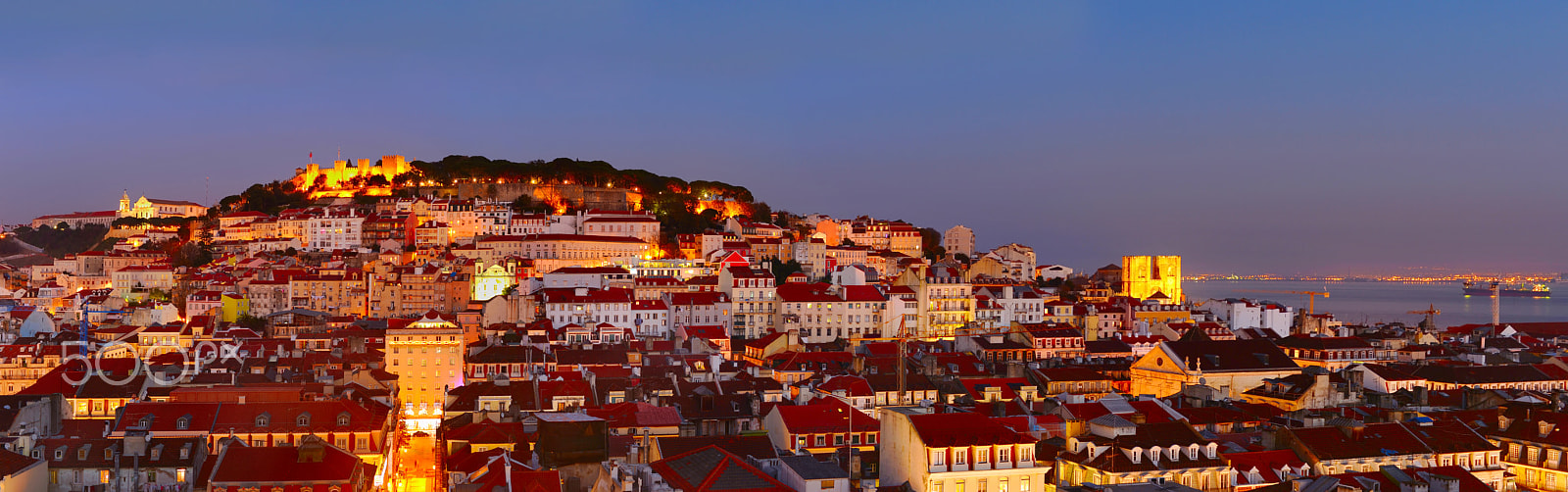 Nikon AF Nikkor 50mm F1.4D sample photo. Lisbon old town panorama photography
