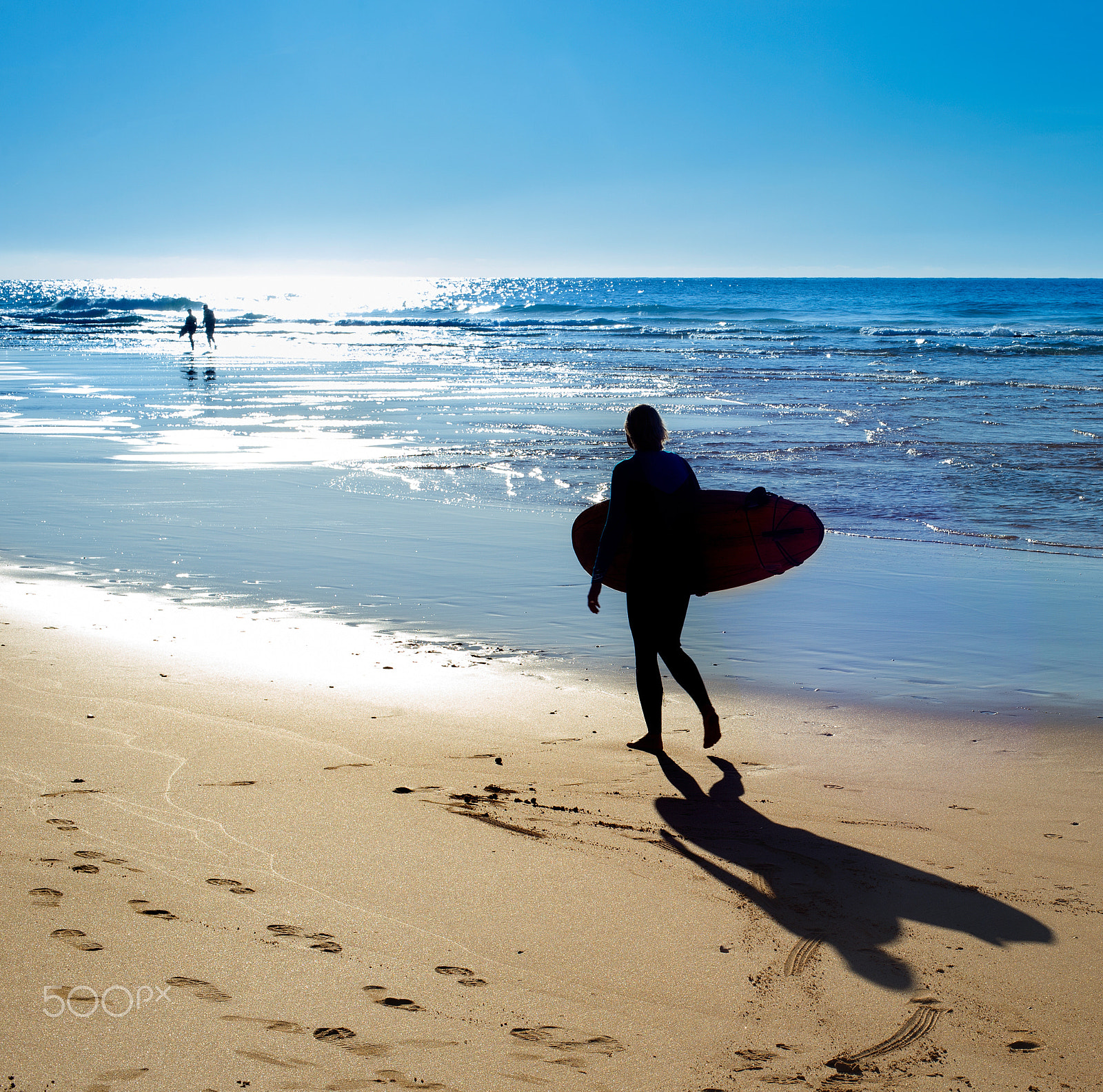 Nikon AF Nikkor 50mm F1.4D sample photo. Surfer on a beach photography