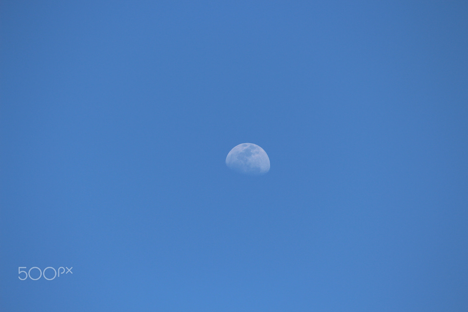 Canon EOS 650D (EOS Rebel T4i / EOS Kiss X6i) sample photo. Moon in the blue photography