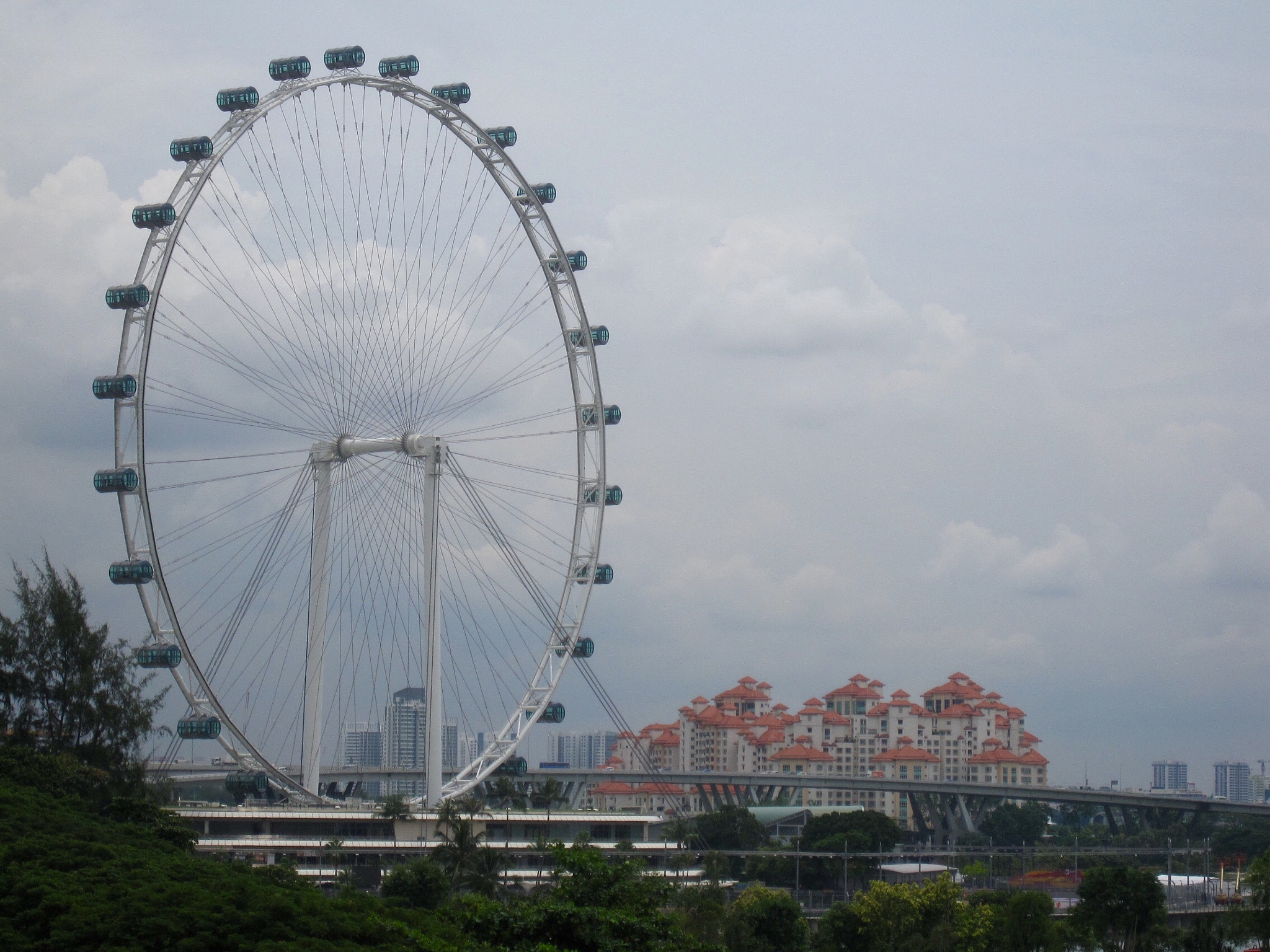 Canon PowerShot SD880 IS (Digital IXUS 870 IS / IXY Digital 920 IS) sample photo. Singapore flyer 新加坡摩天轮 photography